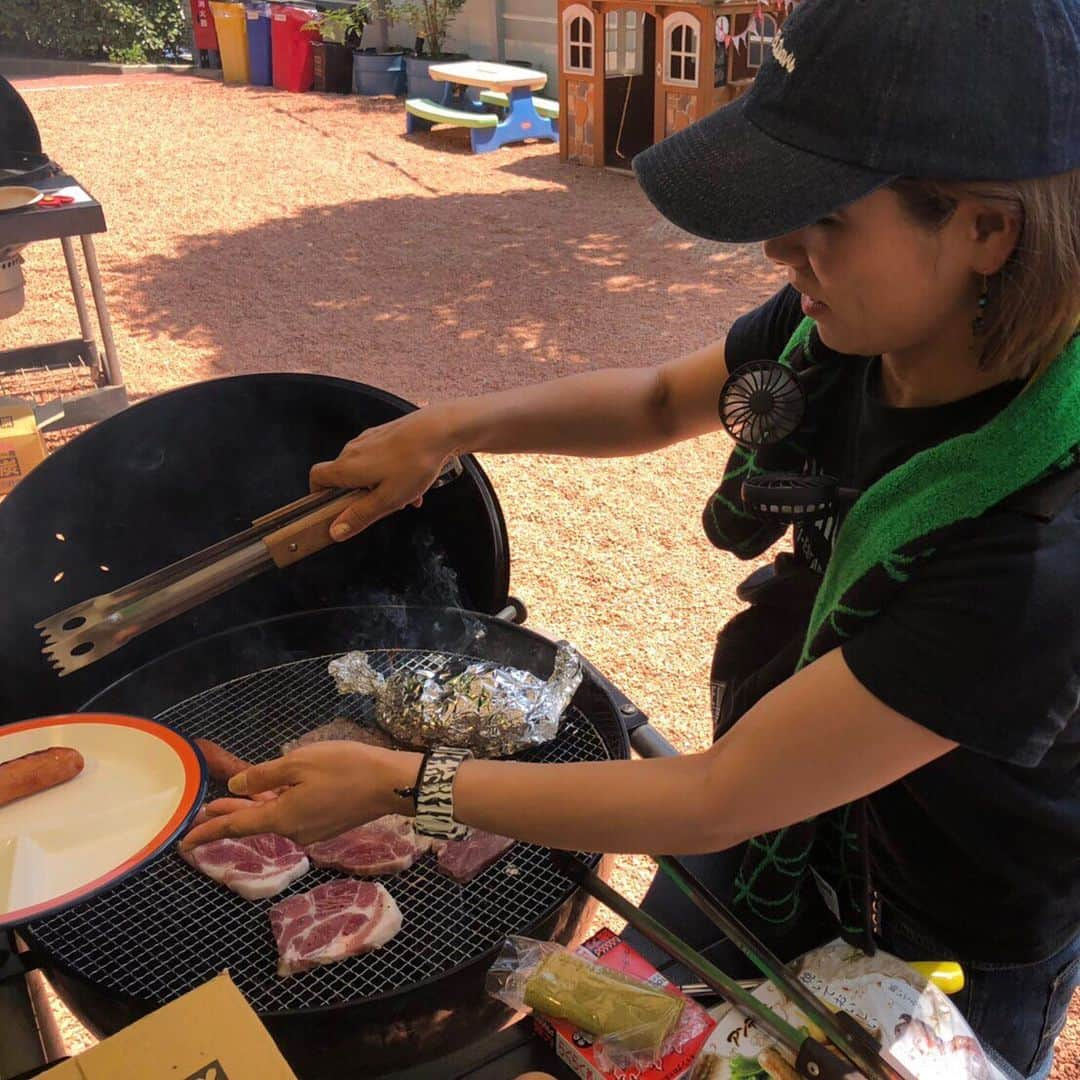 yu nakamura ヘアアレンジ hairarrangeさんのインスタグラム写真 - (yu nakamura ヘアアレンジ hairarrangeInstagram)「10年来の美容師友達とBBQ🍖 福岡に帰って頑張ってる @yyyucoo  が遥々、一宮まで来てくれた♡  みんな変わらないなー∵⃝♡⍢⃝ ⍤⃝ 終始笑いっぱなしで暑さも吹き飛んだ★ みんなありがとー♡ #一宮#一宮市#BBQ#オアシスパーク #濡れタオル#氷」8月5日 20時06分 - desir_yu