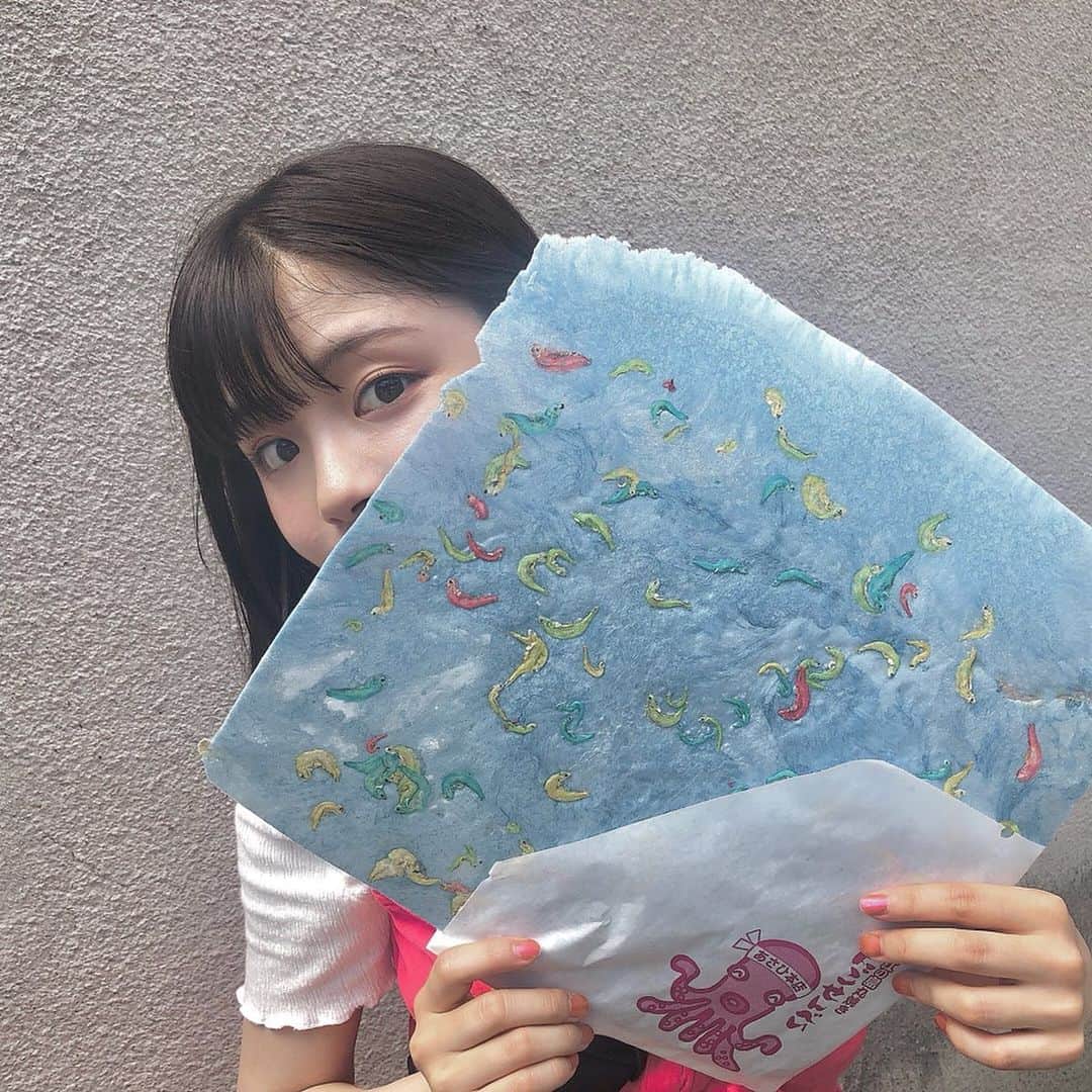 清司麗菜さんのインスタグラム写真 - (清司麗菜Instagram)「顔の倍以上の大きさの青のしらすせんべい！ ㅤㅤㅤㅤㅤㅤㅤㅤㅤㅤㅤㅤㅤ 色合い可愛すぎ！！💙 ㅤㅤㅤㅤㅤㅤㅤㅤㅤㅤㅤㅤㅤ ㅤㅤㅤㅤㅤㅤㅤㅤㅤㅤㅤㅤㅤ 顔全部出てくると思ってスライドした人🙋‍♀️」8月5日 20時01分 - seiji_0007