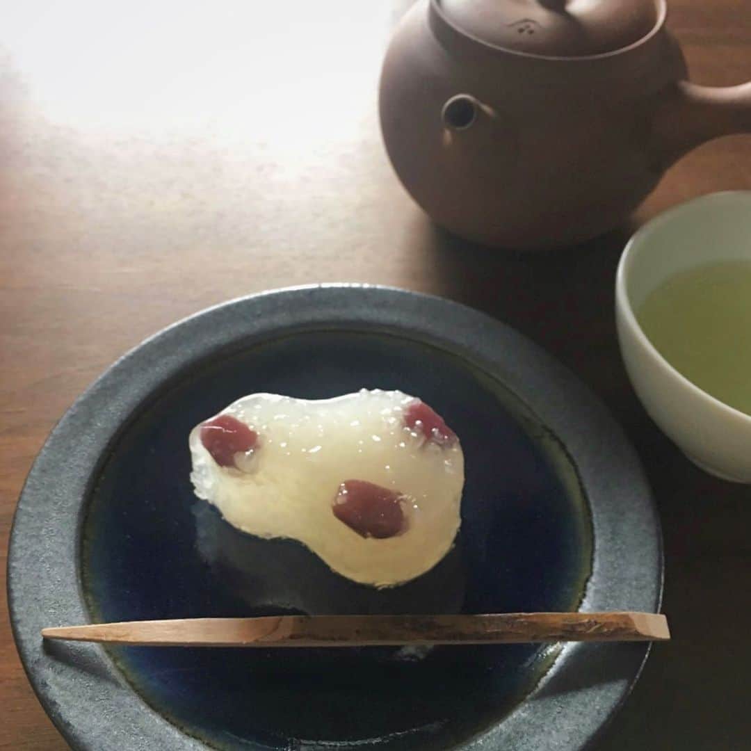 一保堂茶舗さんのインスタグラム写真 - (一保堂茶舗Instagram)「The hot and humid days continue in Kyoto. #ippodotea #kyoto #teatime #gyokuro #hisago #瓢 #一保堂」8月5日 20時16分 - ippodotea