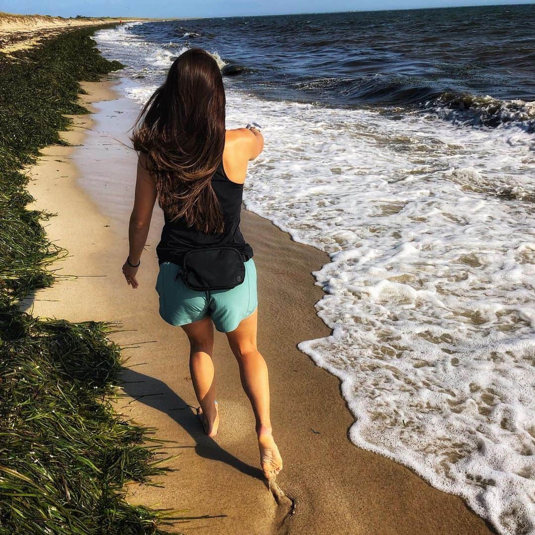 マリッサ・キャステリのインスタグラム：「Cape Cod ❤️ . . . . . . *#summer #capecod #beachlife #august #chatham #longwalksonthebeach」