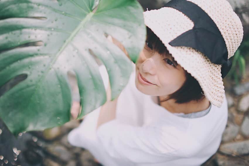 のインスタグラム：「トトロのような🌱🌱🌱 ㅤㅤㅤㅤㅤㅤㅤㅤㅤㅤㅤㅤㅤ トトロを観て、涙が出たら、もう大人です。 ㅤㅤㅤㅤㅤㅤㅤㅤㅤㅤㅤㅤㅤ ㅤㅤㅤㅤㅤㅤㅤㅤㅤㅤㅤㅤㅤ ㅤㅤㅤㅤㅤㅤㅤㅤㅤㅤㅤㅤㅤ かめら🌻(@_hikari_shot) いつもありがとうございます◯ #photo#photography#camera#portrait#summer#shooting#🌱#🌱#🌱」