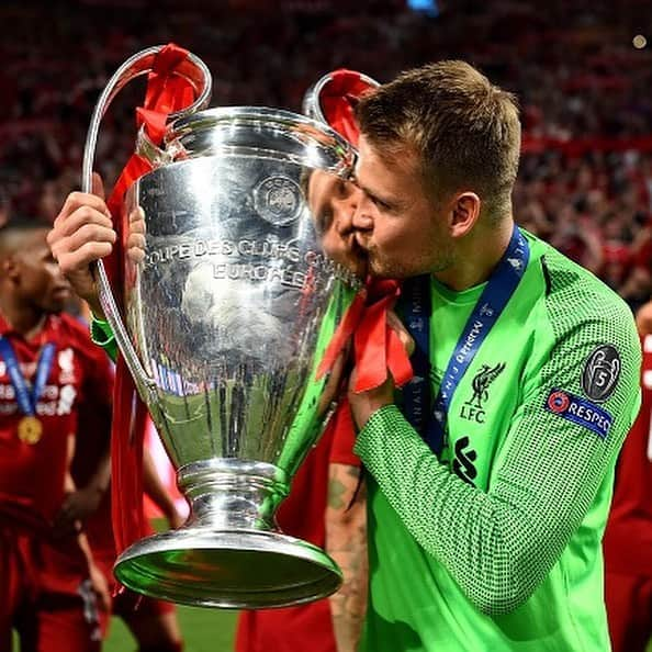 シモン・ミニョレさんのインスタグラム写真 - (シモン・ミニョレInstagram)「Six memorable years as a Red #YNWA」8月5日 20時26分 - 22mignolet22