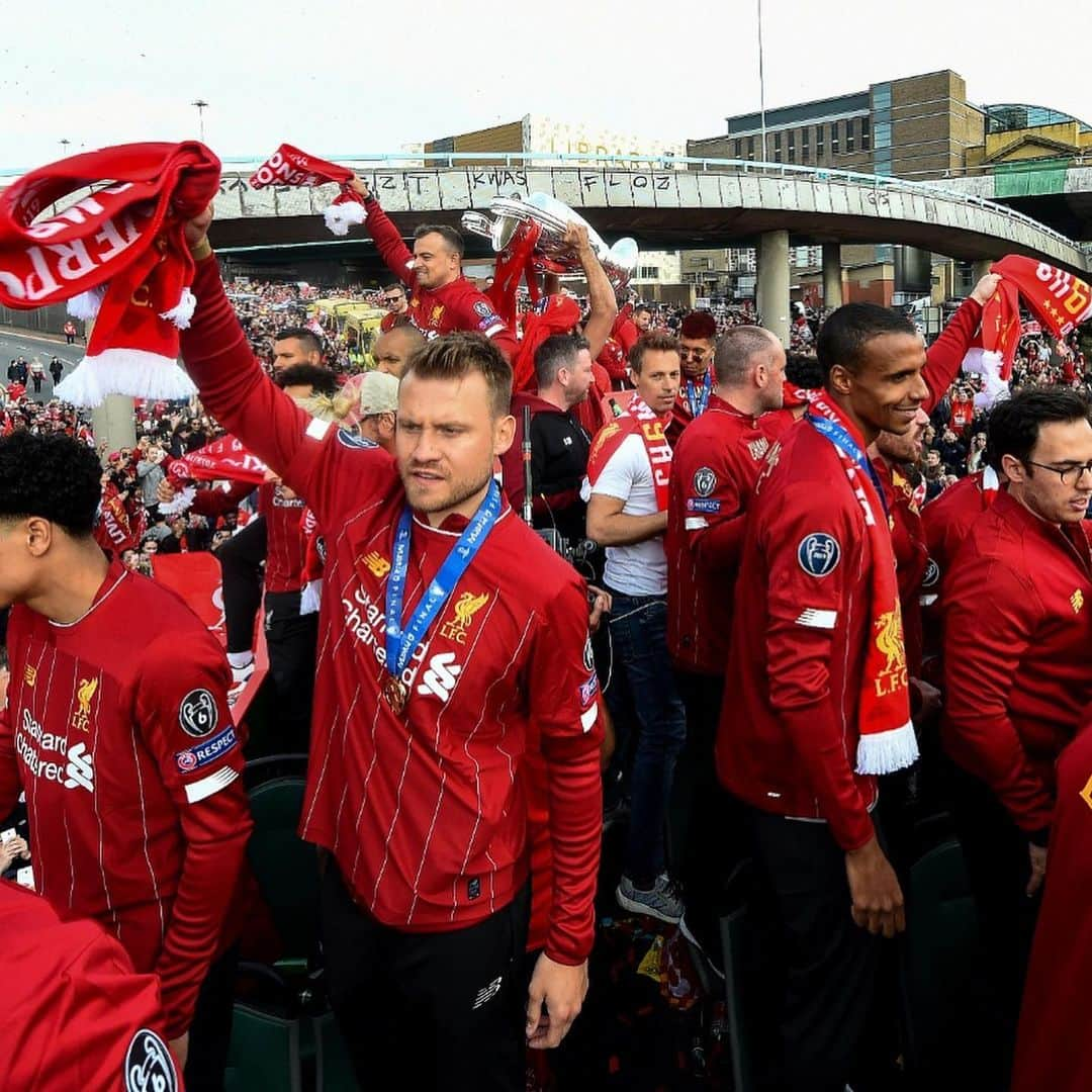 シモン・ミニョレさんのインスタグラム写真 - (シモン・ミニョレInstagram)「Six memorable years as a Red #YNWA」8月5日 20時26分 - 22mignolet22