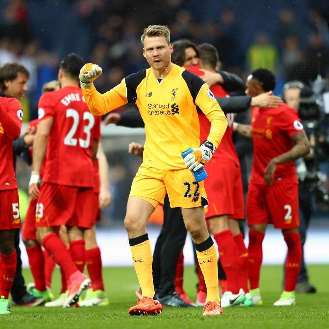 シモン・ミニョレさんのインスタグラム写真 - (シモン・ミニョレInstagram)「Six memorable years as a Red #YNWA」8月5日 20時26分 - 22mignolet22