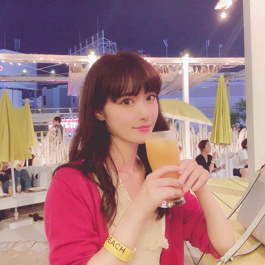 川子芹菜さんのインスタグラム写真 - (川子芹菜Instagram)「. . この前結ちゃんが撮ってくれた写真なんだけど 2枚目素で男気強すぎてちゃんとキメてくださいって言われた😂 . そしてちゃんとキメ顔で撮ったのが1枚目😂😂😂 . . 明日は結ちゃんとプールだ🏊💕 楽しみだなぁ🥰🥰🥰 . ずっと喋ってそう😂😂😂 . . .  #ビアガーデン」8月5日 11時41分 - kawakoserina