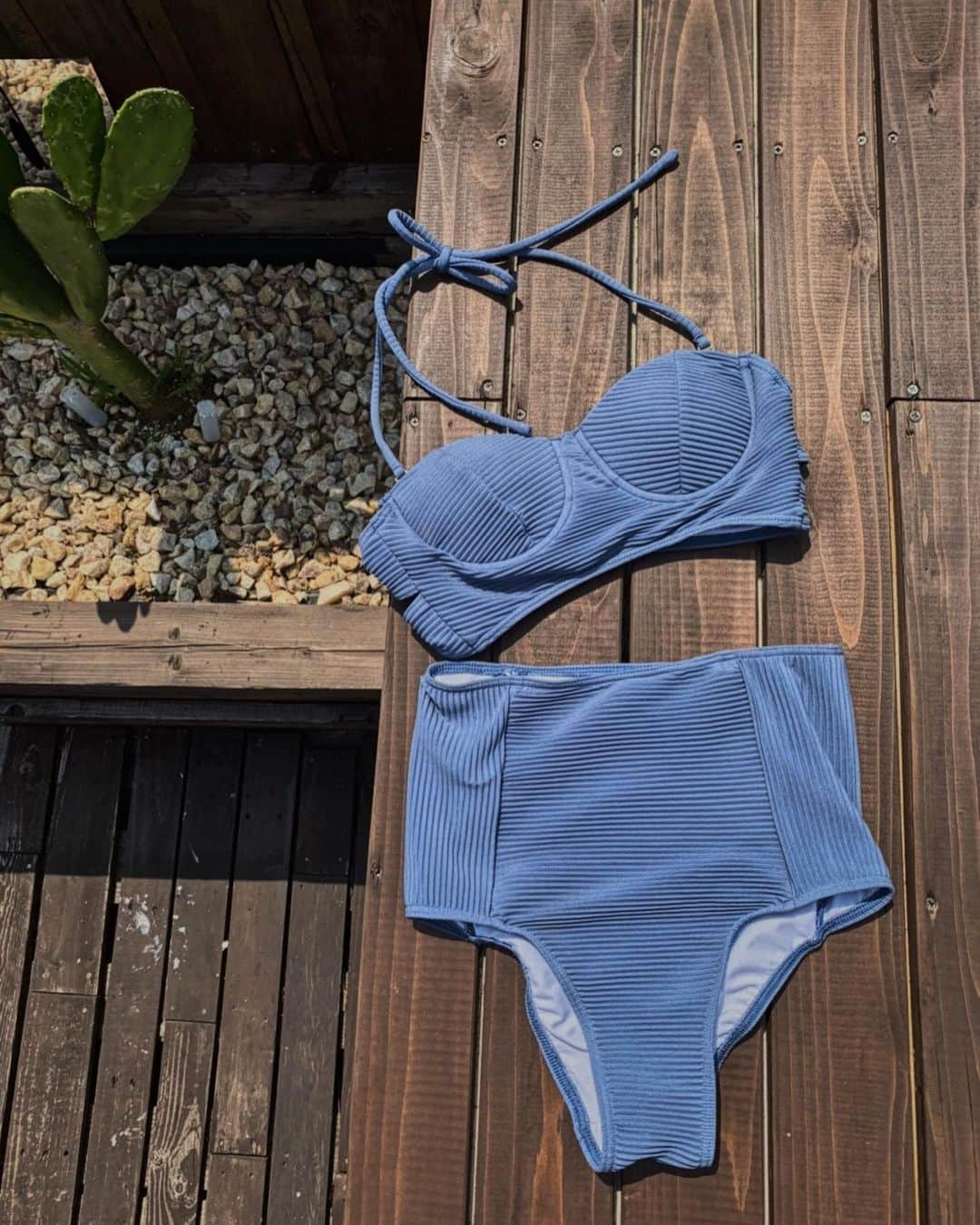 佐野真依子さんのインスタグラム写真 - (佐野真依子Instagram)「■Pleating Cup Swimwear ¥10,000 BLUE セクシーで大人可愛い 大好きなプリーツの水着❤︎ ビスチェ型のTOPSと ハイウエストボトムを 合わせたSWIMWEARセット🐚 プリーツ素材が繊細でお洒落で ビスチェ型とハイウエストを 合わせる事で露出が少なくて 体系をカバーができちゃいます❤︎ 取り外し可能な肩紐付き&レモンパット付きでバストのボリュームをお好みに調整できます❤︎ 大人な印象の絶妙BLUEを ねぎちゃん @ai_negishi  がかっこよく 着こなしてくれました🐚 @trunc88_official  #trunc88」8月5日 11時44分 - sanomaisanomai