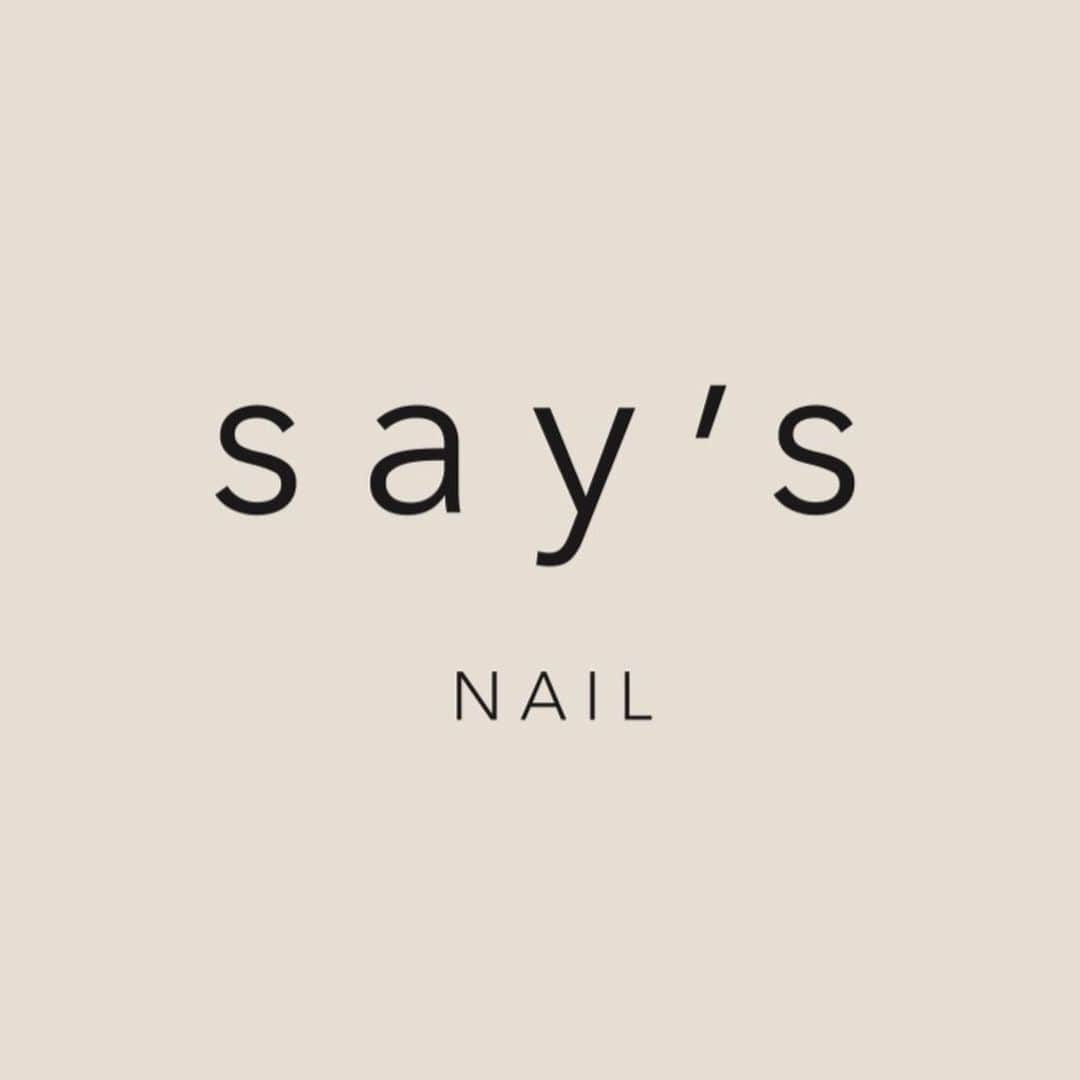 のインスタグラム：「私の大好きなネイリストさん！ 相場あすかさんのお店が8/5今日オープンです😍✨ @says_nail  おめでとうございます〜👏 . ネイルの写真を見せて「これにしてください！」っていうと再現度高いのはもちろんなんだけど、 相場さんの"お任せネイル"がしこたまいいっ！！！😍😍😍 自分の想像をはるかに超える可愛いネイルにしてくれる❤️ . そんな相場さんの新しいお店は"東通"！ 明田郵便局の隣です！🏣 . さらにネイルといえばお値段も気になるところですが、かなり、かなりリーズナブルです。🤭 なかなかこの価格でネイルできるお店ってないんじゃないかしら…🤔 お任せネイルおすすめです。🙆🏻‍♀️✨ . みなさんぜひ一度は相場さんのネイルお試しください❤️ 虜になりますよ😍❤️ . #akita #nail #hand #foot #gelnails #shellac #東通 #says」
