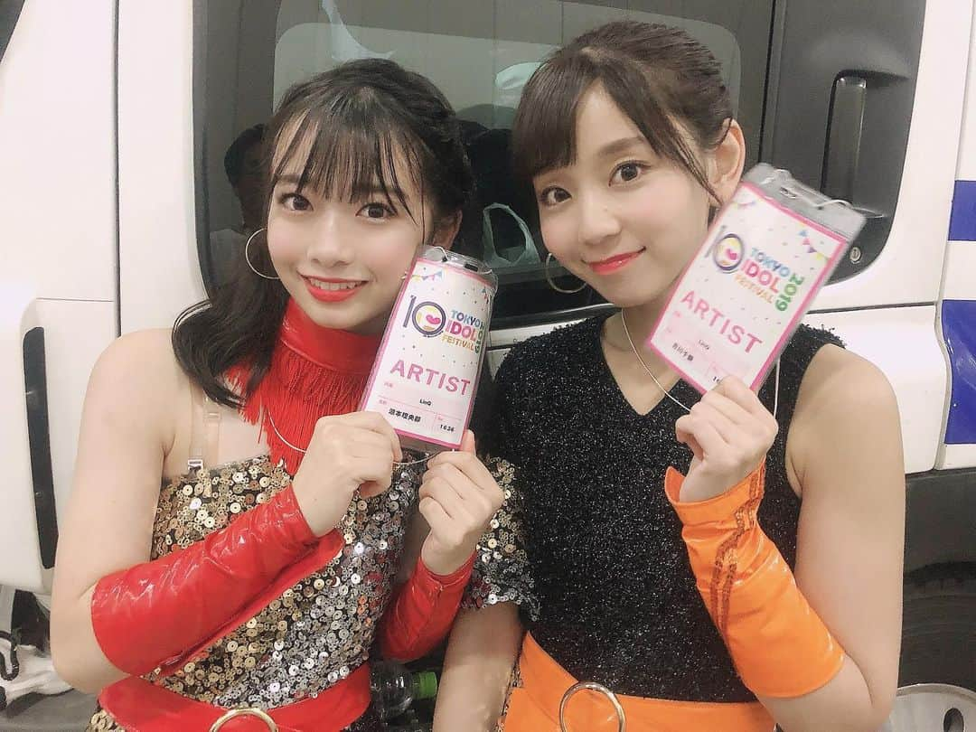 涼本理央那さんのインスタグラム写真 - (涼本理央那Instagram)「﻿ #TIF2019﻿ ﻿ ﻿ 最終日終わりました〜！！！﻿ ﻿ メンバーみんなと撮ったの1枚もなくて、最終日っぽいのこれしか無かった(笑)﻿ ﻿ ﻿ 改めて、LinQのLIVE見て下さった方々ありがとうございました！！﻿ LinQのLIVEどうでしたか？？Twitterとかで反響見てました！﻿ りおなは特に、ドリームステージが眩しすぎて目が全然開けなくて暑くて大変やったけどでもそれ以上にずっと待っててくれたTeam LinQのみんなの方が大変やったよね、、﻿ それなのにいっぱい声出してくれたり踊ってくれたりしてくれてありがとう！！！！﻿ ﻿ 他にもスマイルガーデンはみんなハレハレしてくれたしスカイステージは夜で…✨✨夜の外ライブって中々ないけん気持ちかった！！！﻿ ﻿ ﻿ ありがとうございました！！！！﻿ ﻿ #東京アイドルフェスティバル #LinQ #吉川千愛 #涼本理央那 ﻿ ﻿ ﻿」8月5日 12時05分 - riona_suzumoto