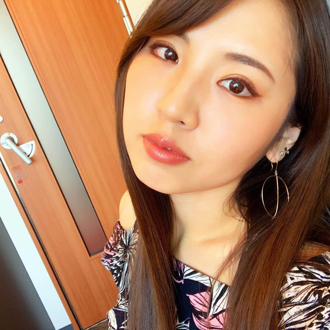 阿部真央のインスタグラム：「今日はプロモーションです。今日の白眼は決まってる！みんなもいい1日を  #阿部真央」