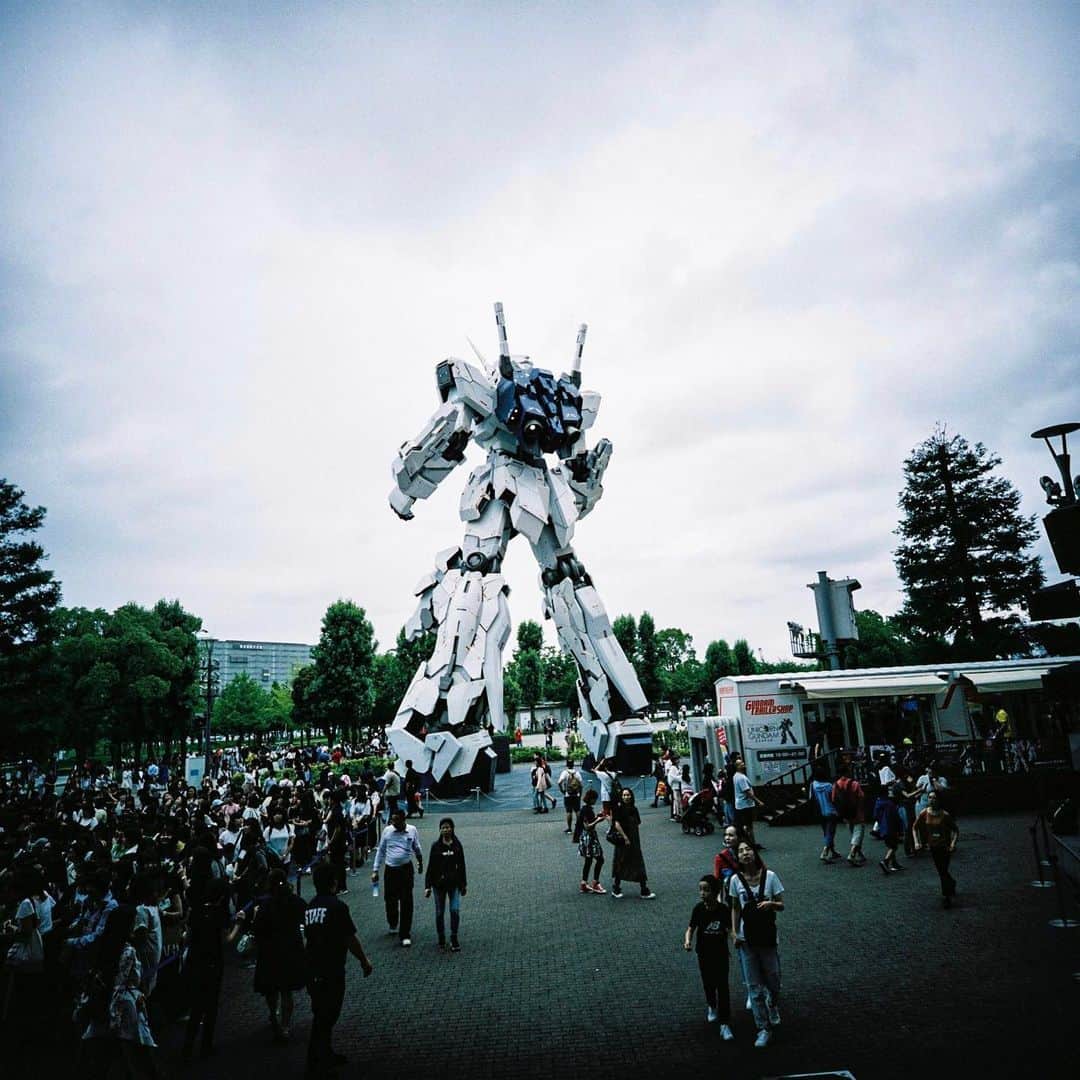 小宮山桂のインスタグラム：「次男はガンプラ好き。最近のは本当によくできてますね。#LC-A120#pro400h#lightroom」