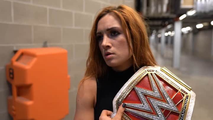 レベッカ・ノックスのインスタグラム：「Knock knock @natbynature .  #summerslam #canadasnewhero」