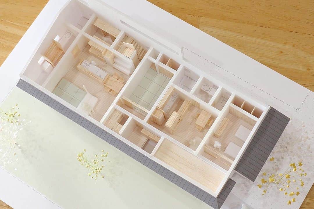 のインスタグラム：「今日は、大安吉日＆建築吉日。  坂井市春江町 H House（2世帯住宅）の地鎮祭でした。  竣工は、来年の2月です！  Mizuki ito Architects URL: http://miaaa.biz/ .  ーーーーーーーーーーーーーー @mizukiitooo ーーーーーーーーーーーーーー #セミオーダー #デザイン #インテリア #建築家 #建築家とつくる家  #つながる家プロジェクト #ロングライフデザイン #スローライフ #緑のある暮らし #サスティナブル #パッシブハウス  #マイホーム #マイホーム計画 #マイホーム記録  #福井県  #architects #architettura #architecture  #green  #architects #architecture  #archilovers  #simple  #simplelife  #伊藤瑞貴建築設計事務所  ーーーーーーーーーーーーーー URL：http://miaaa.biz/ ーーーーーーーーーーーーーー」