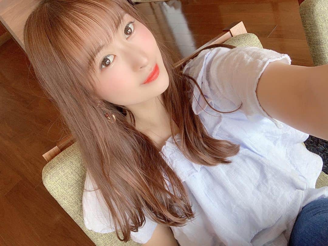 のインスタグラム：「.﻿ 髪の毛明るくなった気がする〜😆﻿ .﻿ .﻿ 暗い色も好きだけど﻿ これくらいの明るさも好き❤︎﻿ ﻿」