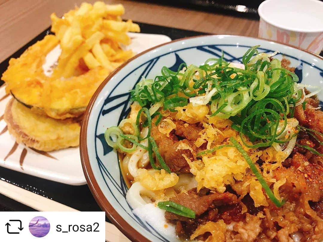 丸亀製麺さんのインスタグラム写真 - (丸亀製麺Instagram)「ご褒美に丸亀のうどんと天ぷらを選んでいただきありがとうございます！ #Repost @s_rosa2 ・・・ うどん気分〜。ちょっとご褒美に天ぷら３つ！ ・ ・ #ダイエット食事記録 #一応ダイエットしてるつもり #ダイエット垢 #ダイエット垢初心者 #ダイエット部 #ダイエット仲間と繋がりたい #ダイエッターさんと繋がりたい #健康的に痩せる #背中痩せしたい #脚やせしたい #筋トレ #ストレッチ #有酸素運動 #ひなちゃんねる#キツキツ筋トレ #yammy#food #うどん #丸亀製麺」8月5日 12時28分 - marugame_