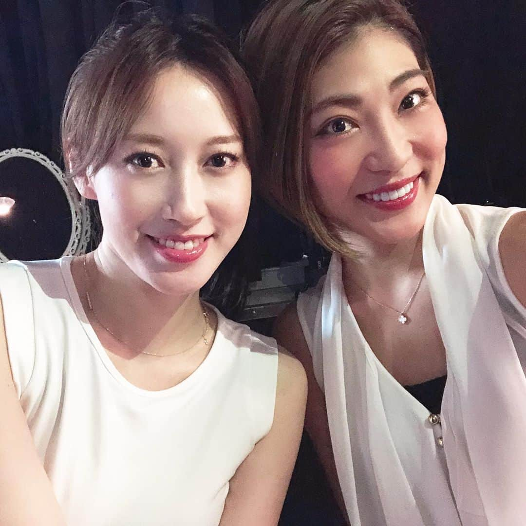 坂井雪乃さんのインスタグラム写真 - (坂井雪乃Instagram)「POLAAPEX×FiNC Beauty Fitness eventにてMCを務めさせて頂きました🎤✨✨ . MCという大役を与えて頂いた事に感謝し、これからも精進していきます✊❤️ 様々な場面で活躍していけるようもっと幅のある人間になるぞ🔥✨ . POLA独自の肌分析技術に基づいた肌プランニングを私も受けさせて頂きました💛 APEXの化粧水やクリームを体感してお肌のもっちり感に感動✨✨ 届くのが楽しみだな〜💖 . FiNCアンバサダー関さんとやっとお会いできて嬉しかったです❣️ 優しくてフレンドリーで色々教えてもらっちゃいました🥰 APEXブランドマネージャー官さん FiNCアンバサダー関さん スタッフ、関係者の皆様有難う御座いました🙇‍♀️✨✨ #未来の自分をデザインする #POLA #POLAAPEX  #mc #finc #fincアンバサダー #パーソナルトレーナー #フィットネスモデル #美脚トレーナー 🤸‍♀👠💖✨」8月5日 12時37分 - yukino_sakai