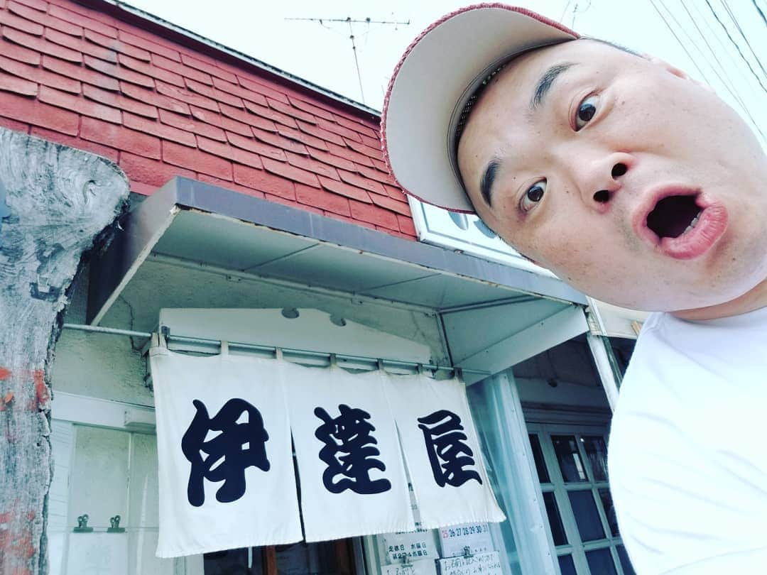 かねきよ勝則さんのインスタグラム写真 - (かねきよ勝則Instagram)「母心の関くんに伊達屋さんの塩バターラーメンが美味しいと言う情報を聞いたので福島から帰る前に行ってきました～🍜 めちゃくちゃコクがあって美味かった😄ハマった‼️ そりゃ開店前から行列になるわな～。 #福島 #伊達屋 #塩ラーメン #バター #コク #母心 #関 #新宿カウボーイ #かねきよ」8月5日 12時39分 - shinjyukucowboy_kanekiyo