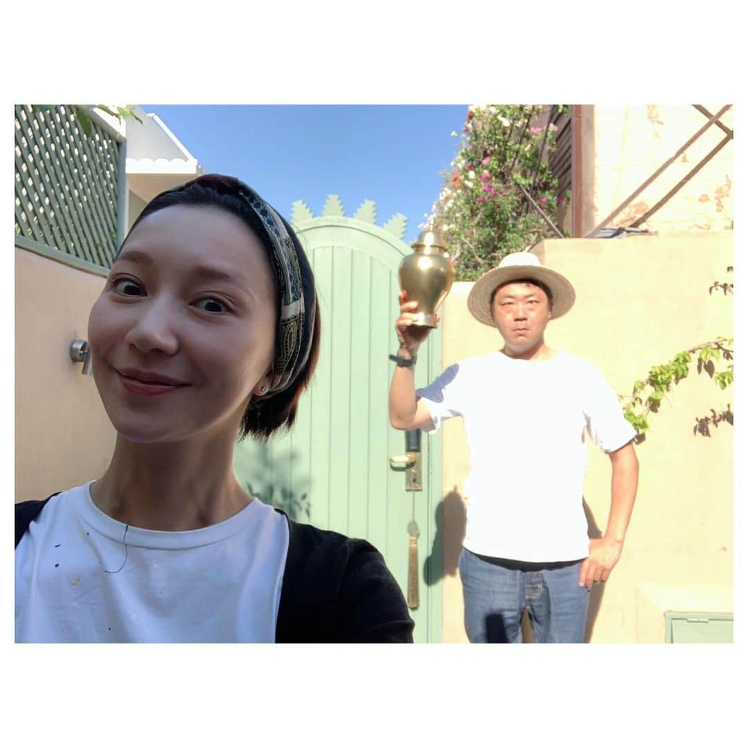 愛可さんのインスタグラム写真 - (愛可Instagram)「・ 今回の旅の途中で、以前からお付き合いしていました 作家の戌井昭人さんと入籍しました！ ・ ・ これから先を一緒に歩んでいける愉快で頼りになる相棒ができました⭐️ ・ ・  DMなどにお祝いの言葉、ありがとうございます。 大切に読ませて頂いています。 どうぞ、これからもよろしくお願いします！」8月5日 12時41分 - aikick