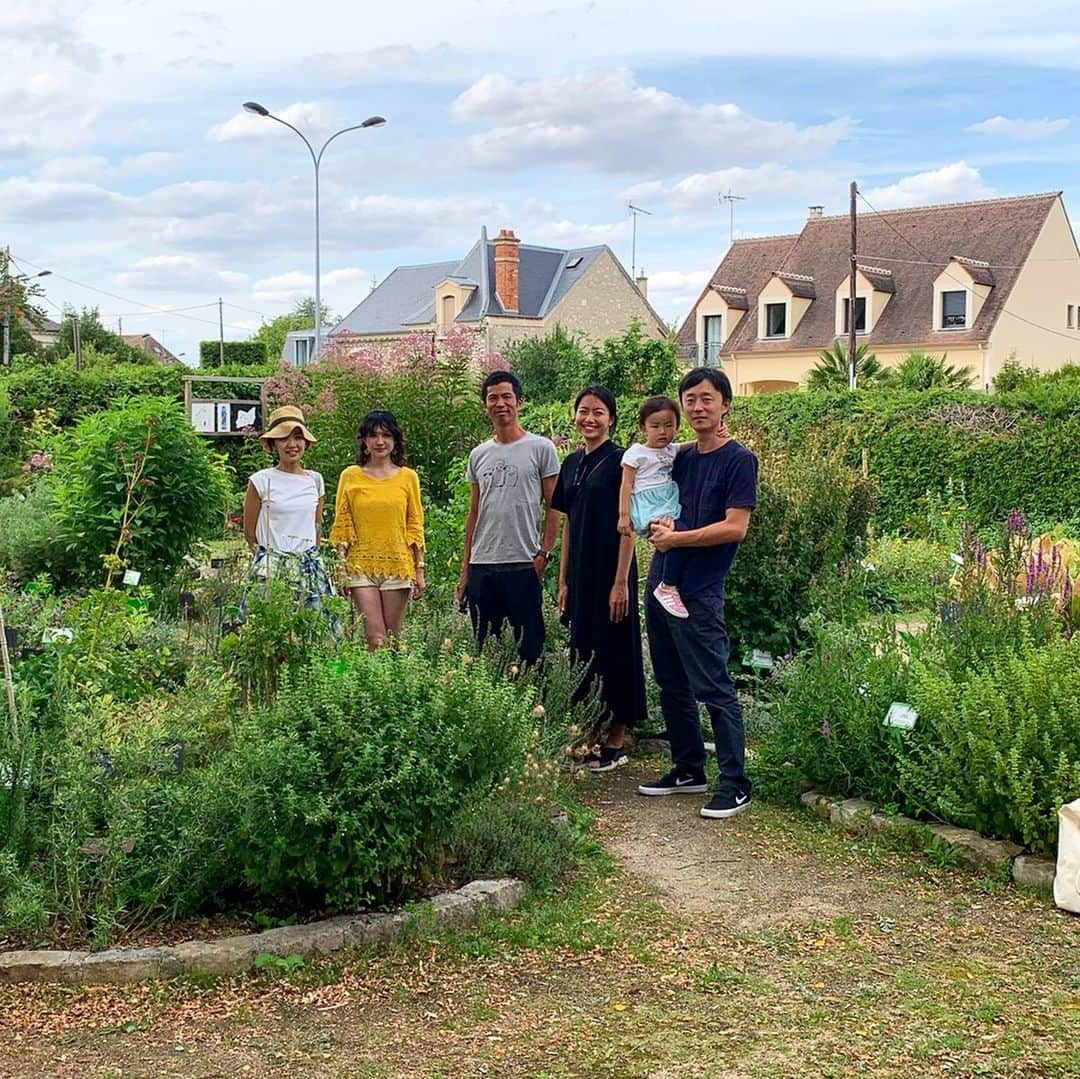 ノーマさんのインスタグラム写真 - (ノーマInstagram)「ジャン・コクトー礼拝堂の薬草園、最幸だった🌱🌿🌵🍀🥀🌼 フランス最終日は @okiramy_ 氏のコーディネートでみんなで遠出♩  #ジャンコクトー #フランス #薬草パトロール #france #JeanCocteau #nomatrip」8月5日 12時45分 - noma77777