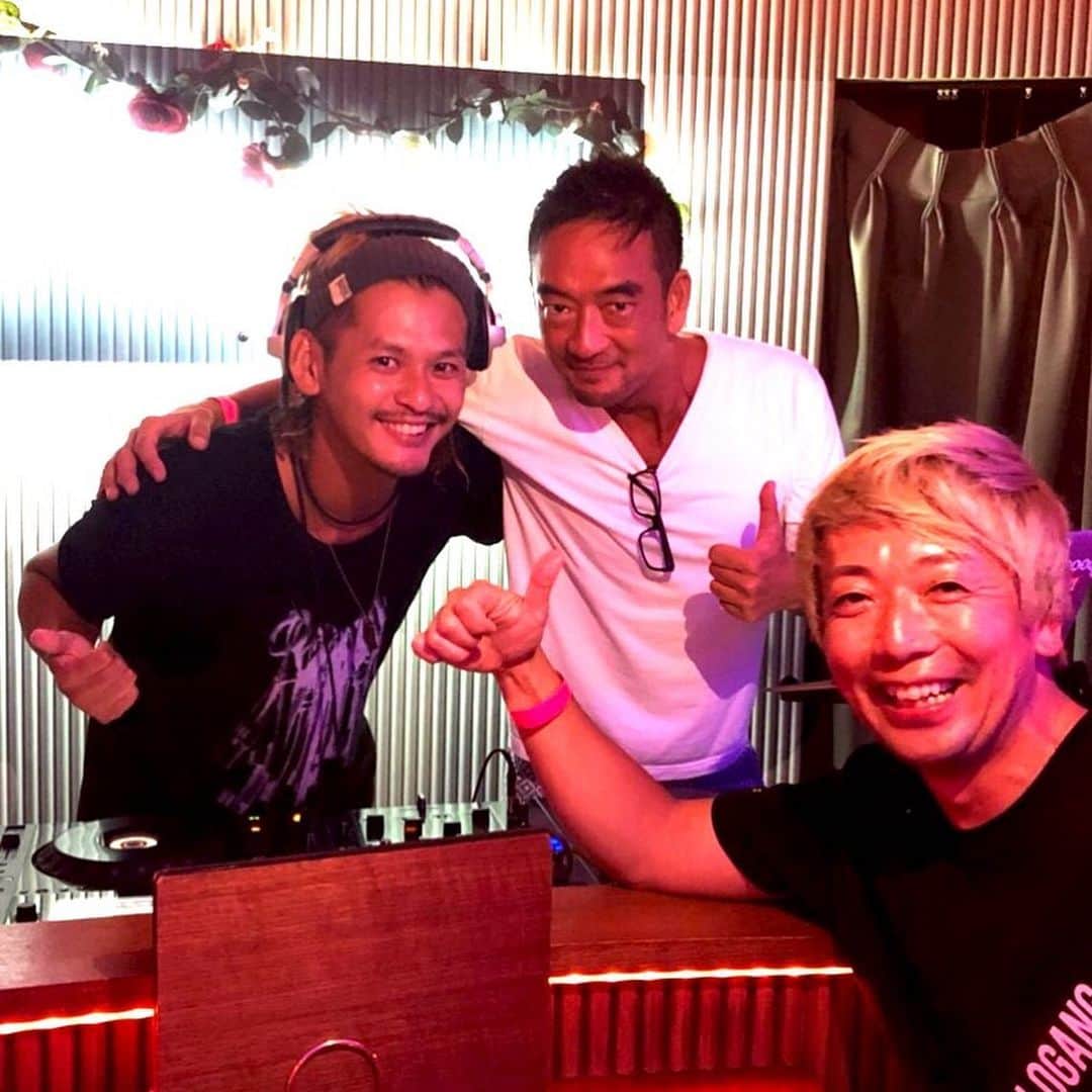 のインスタグラム：「先輩のバースデーでdj！✋おめでとうございました！！🎁ハッピーな空間はやはり良い！！！👌 #dj #バースデイ #happy #birthday #飲酒タグラム」