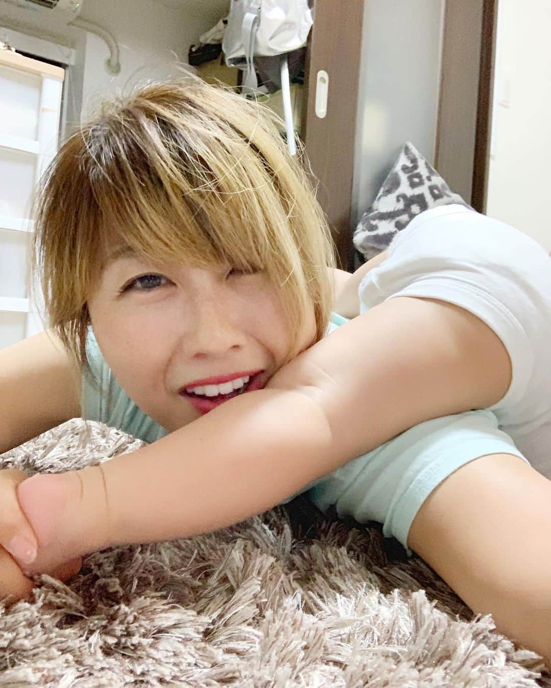 吉田ちかさんのインスタグラム写真 - (吉田ちかInstagram)「Hey guys! We’re back in Japan in our little apartment and despite the jet lag, Pudding is super energetic and I literally can’t keep up. ﻿ ﻿ Sorry it took so long to post an update. Things have been pretty hectic with work and family  in addition to taking care of the crazy one year old that chases me around everywhere lol ﻿ ﻿ Osaru-san finished his one-month English course in Cebu and we’re going to go pick him up at the airport today! We’ll be giving you guys and update on his whole experience later this month! I hope to come back with new videos next week! Oh, and btw, we’re going to Guam later this week to make some travel videos with the Guam Visitors Bureau!! Busy beyond belief, but so excited to visit Guam for the first time! ﻿ ﻿ 先日プリンと無事帰国し、日本の小さなお家に戻ってきました！若干時差ボケですが、プリンは元気すぎてついていけません🤣﻿ ﻿ 帰国についてなかなかアップデートできてなくてごめんなさい！戻ってからお仕事もプライベートも色々と忙しくて... プラス、一歳の怪獣に常に襲われている毎日w ﻿ ﻿ おさるさんは、1ヶ月のフィリピン留学を終えて、今日帰国します！プリンと2人で迎えに行ってきます😊 おさるさん留学については、また詳しくアップデートしますね！YouTubeも来週から復活できたらと思っています☆ あ〜いつ編集するのか😱 あ、そして今週末からグアム政府観光局とのコラボでで1週間グアムに行ってきます✈️💦 信じられないほどバタバタですが、初グアム楽しみ！！」8月5日 13時37分 - bilingirl_chika
