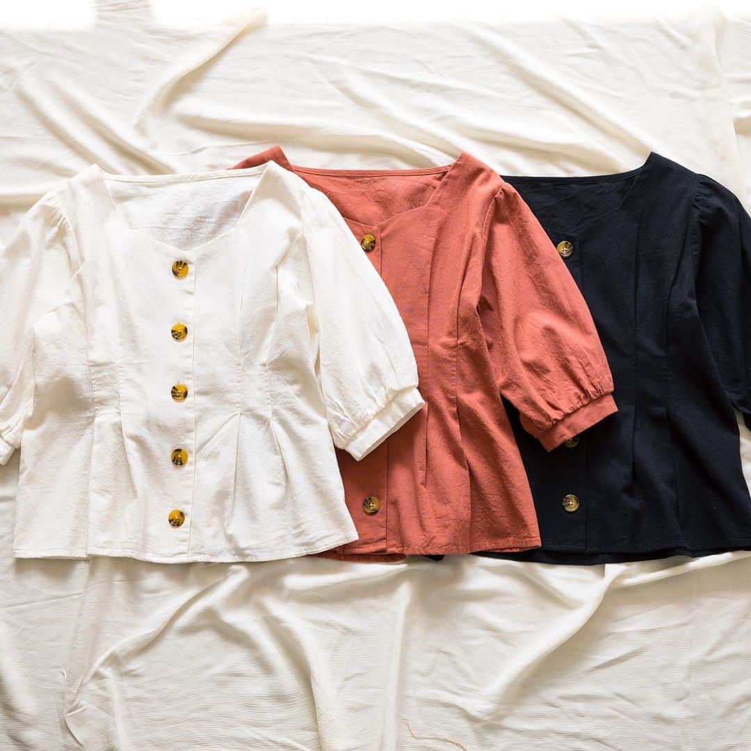 のインスタグラム：「✔︎waist tuck blouse ¥2,999＋tax  #wego##ウィゴー#ladies#レディース#fashion」