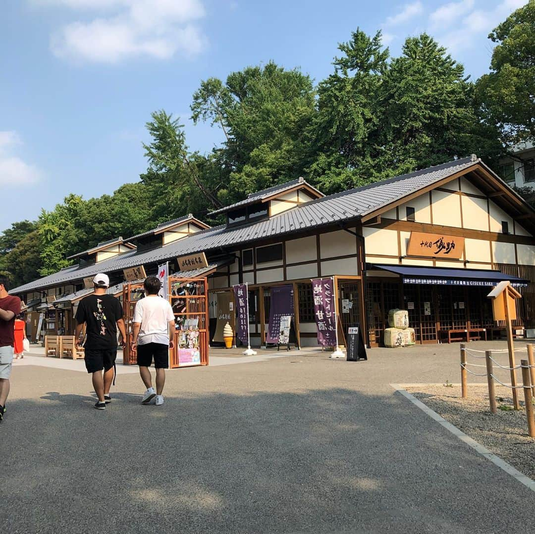 いとうさやかさんのインスタグラム写真 - (いとうさやかInstagram)「スワイプしてみて→  名古屋城🏯&四間道💫  金箔ソフトめちゃめちゃ美味しかった… 暑い中飲むビールも最高() そして四間道は古き良き日本感がエモくて ああいう感じ好き✊✊ 四間道ずっと情緒溢れてた. 30代になったらああいう落ち着いてるところに住むのもありだな、 とにかく新鮮でワクワクした✊ ちょうど七夕まつりで、浴衣着てる人たちたくさんいたよ❤︎デートにもおすすめ！  #ナゴヤおモしろード #名古屋 #NAGOYA #観光 #名古屋観光 #名古屋城 #四間道 #PR」8月5日 13時37分 - unpai_3