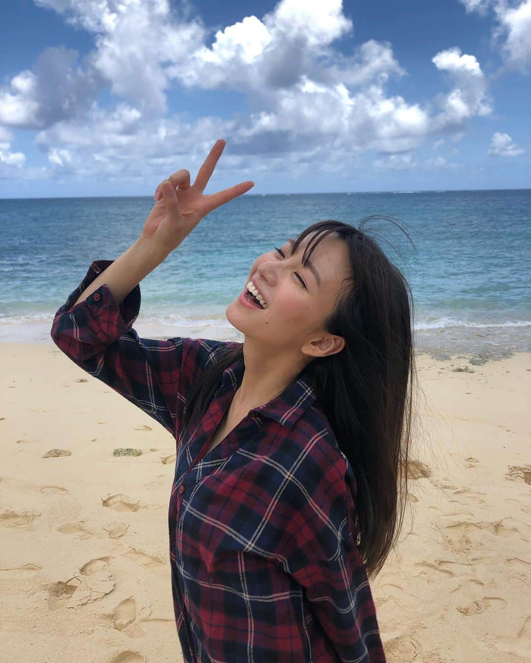 岡崎紗絵さんのインスタグラム写真 - (岡崎紗絵Instagram)「南の島に来ております！！ わーい海ーー🏖やっほーー  #海 #綺麗すぎます #晴天 #やっほう」8月5日 13時40分 - sae_okazaki