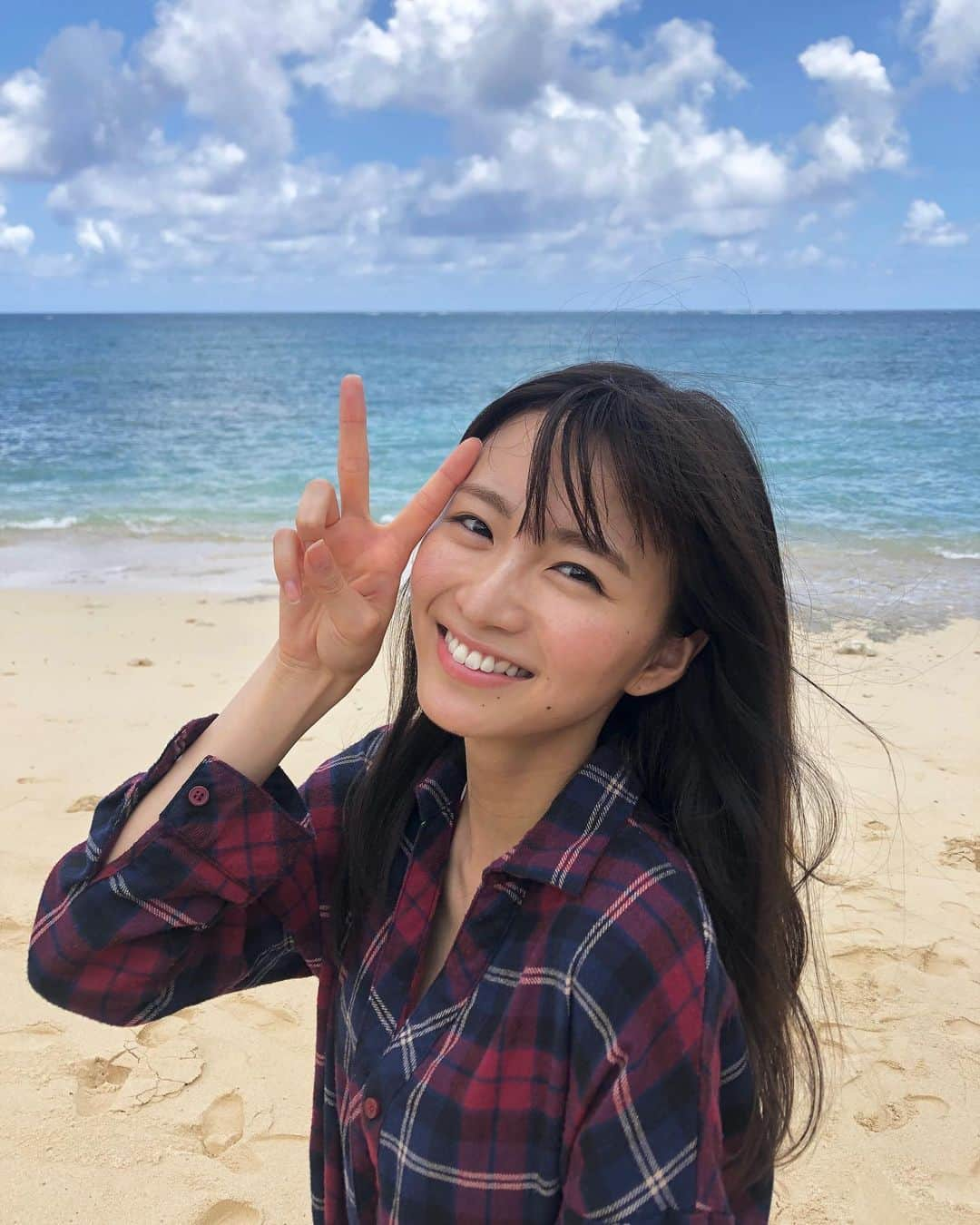 岡崎紗絵さんのインスタグラム写真 - (岡崎紗絵Instagram)「南の島に来ております！！ わーい海ーー🏖やっほーー  #海 #綺麗すぎます #晴天 #やっほう」8月5日 13時40分 - sae_okazaki