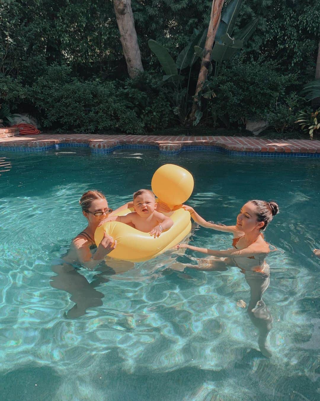 フランチェスカのインスタグラム：「Rubber ducky you’re the one ☝️」