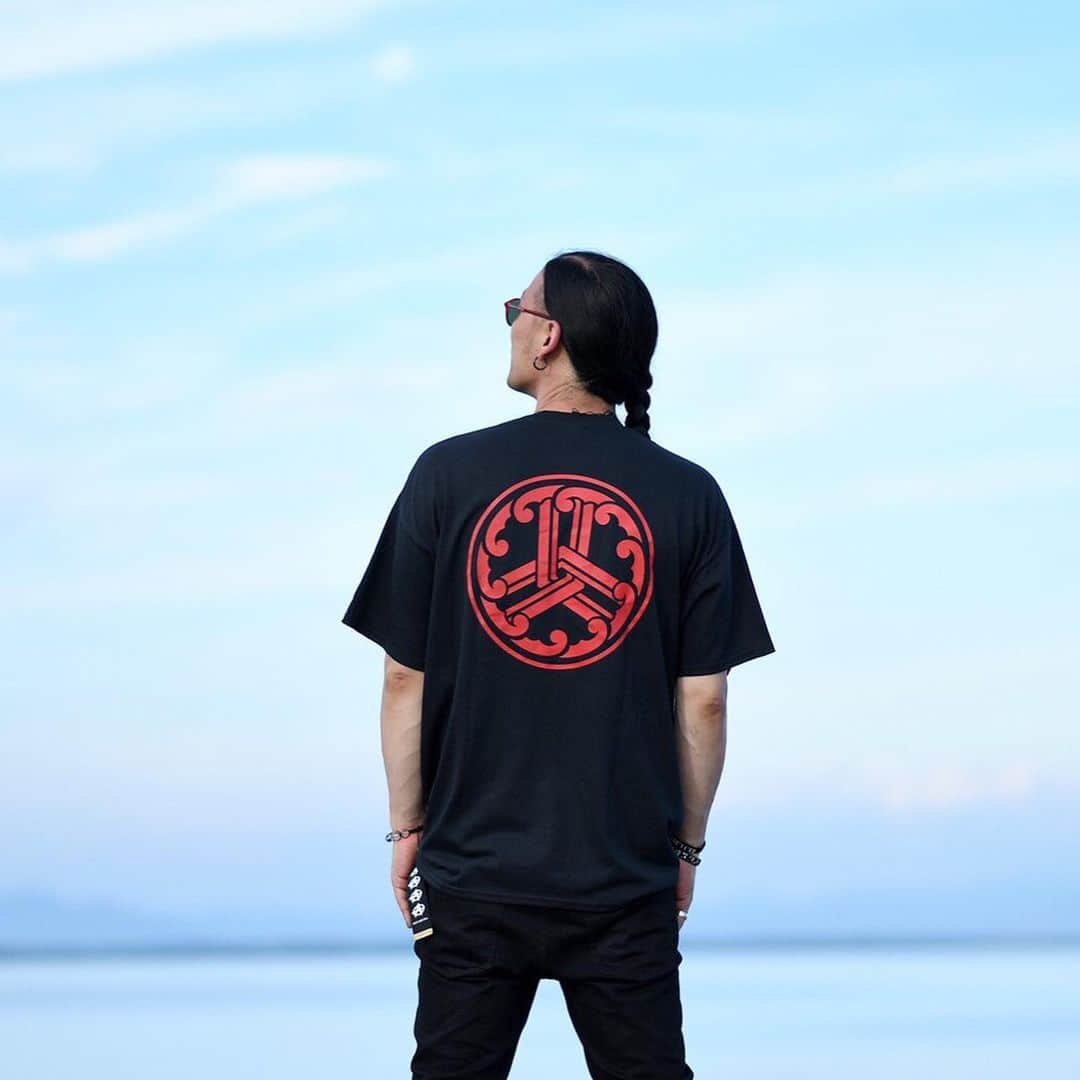 KAI_SHiNEのインスタグラム：「山嵐 New Merch✨✨ #yamaarashi #日本のバンT」