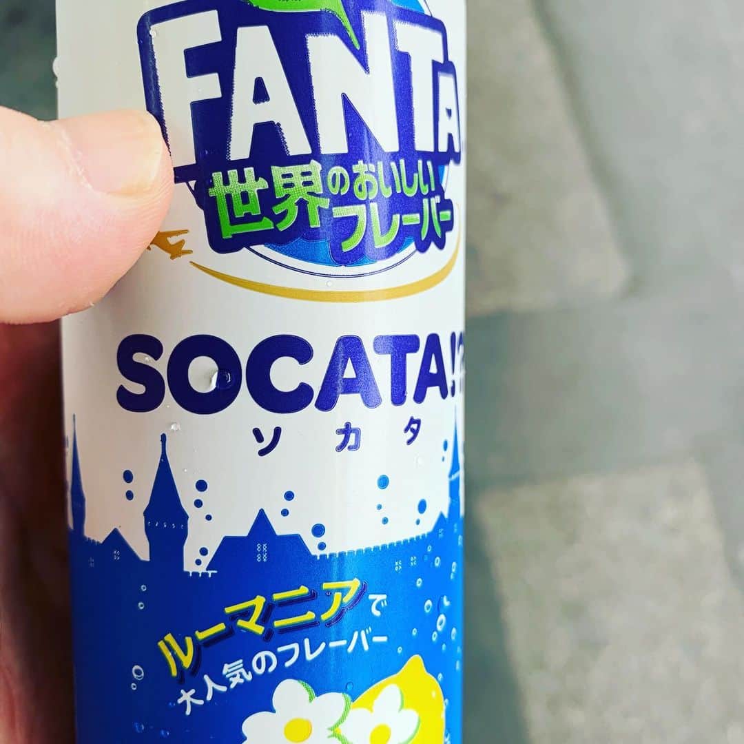 naoのインスタグラム：「気になり飲んだらエルダーフラワー的な味でした！」