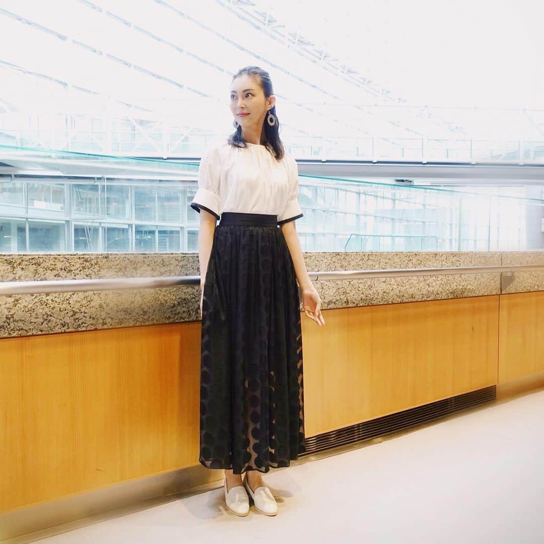 押切もえさんのインスタグラム写真 - (押切もえInstagram)「YANASE plaisir📖 葉加瀬太郎さんと対談させていただきました。 相変わらず面白くて、情熱的で素敵でした。 #葉加瀬太郎 さん #対談 #yanase #plaisir #衣装全身は2枚目に」8月5日 14時28分 - moe_oshikiri