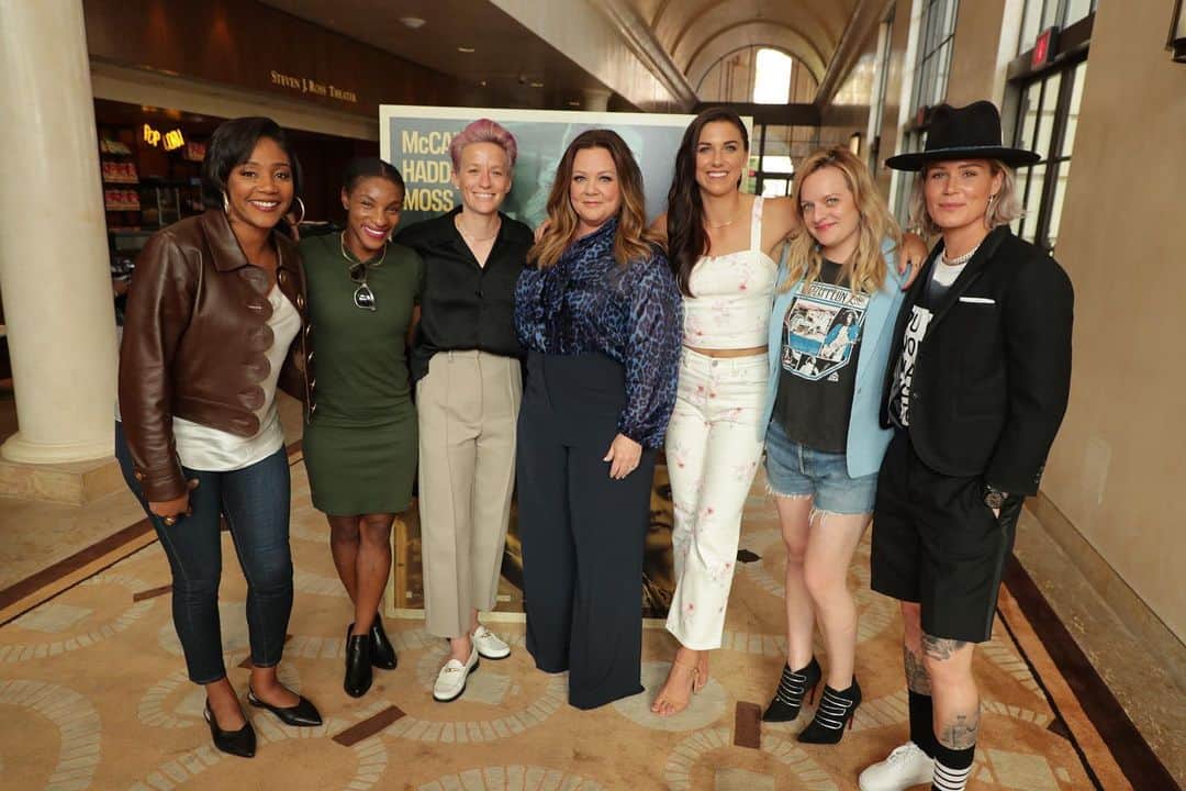 Warner Bros. Picturesさんのインスタグラム写真 - (Warner Bros. PicturesInstagram)「There are new bosses in town. Many thanks to the ladies of the #USWNT for hosting a special advance screening of #TheKitchenMovie with us! 🙌」8月5日 14時43分 - wbpictures