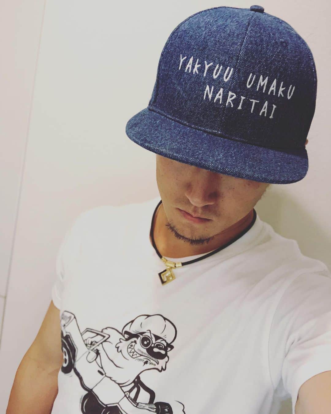小田裕也のインスタグラム：「野球上手くなりたい。  #強 さん #244  #YAKYUUUMAKUNARITAI #Tシャツ #白T #CAP #帽子 #コラントッテ #オリックスバファローズ」