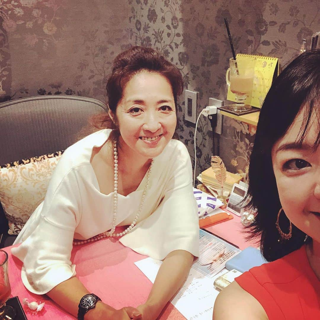 上田祥子さんのインスタグラム写真 - (上田祥子Instagram)「先日ご紹介頂き、ライトワーカーの KAZUMI.さんのアウェイクニングセッションを体験させて頂きました。深く能動的なセッションは本当に新鮮で、感性に働きかけるもの。五感を研ぎ澄ませる事が身体とスピリチュアリティに大切なのだと改めて気づかされた貴重な時間でした。KAZUMI.さん、ありがとうございます。 #lightworker #ライトワーカー  #KAZUMI. さん #ライトワーカーkazumi. さん #アウェイクニング」8月5日 14時47分 - uedasachikoinsta