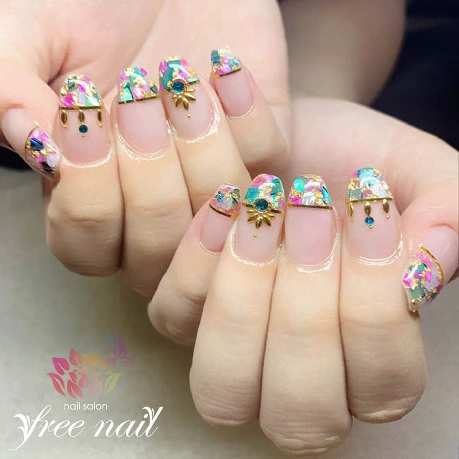 free nail フリーネイルさんのインスタグラム写真 - (free nail フリーネイルInstagram)「. お客様ネイル💅🏻🍧✨ . シェルストレートフレンチネイル🐚✨ . 夏っぽデザイン💚💗✨ . スワイプして動画も見てね☝︎⇨🎬✨ . ご来店ありがとうございました🙇🏻‍♀️🙇🏻‍♀️🙇🏻‍♀️💗 . #ネイル #フリーネイル #ネイルアート #ジェルネイル #ネイルサロン #大阪ネイルサロン #ネイルデザイン #ネイルチェンジ #サマーネイル #シェルネイル #フレンチネイル #ストレートフレンチ #クラッシュシェル #ラインテープ #ピンクネイル #ヌーディーカラーネイル #デザインネイル #トレンドネイル #人気ネイル #スクエアネイル #夏ネイル #美甲 #日式美甲 #summernails #nailsart #nailsalon #nailsdid #newnails #newnail #freenail」8月5日 14時47分 - freenail_jpn