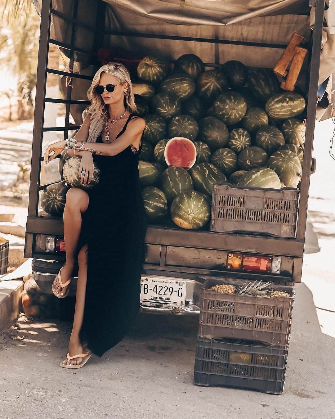 Kapten & Sonさんのインスタグラム写真 - (Kapten & SonInstagram)「'A watermelon a day keeps the worries away!' 🍉@foxytrash wears our stylish Maui Matt All Black! 🕶️ Did you already discovered our different Maui styles? ✨ If not, grab the chance and get your favorite sunnie in our current summer sale! #bekapten #kaptenandson⁠ .⁠ .⁠ .⁠ #sunglasses #eyewear #summerfashion #summeroutfit #outfitinspo #summervibes #travelling #travelgram #traveladdicted #passportpassion #mondayvibes」8月5日 15時00分 - kaptenandson