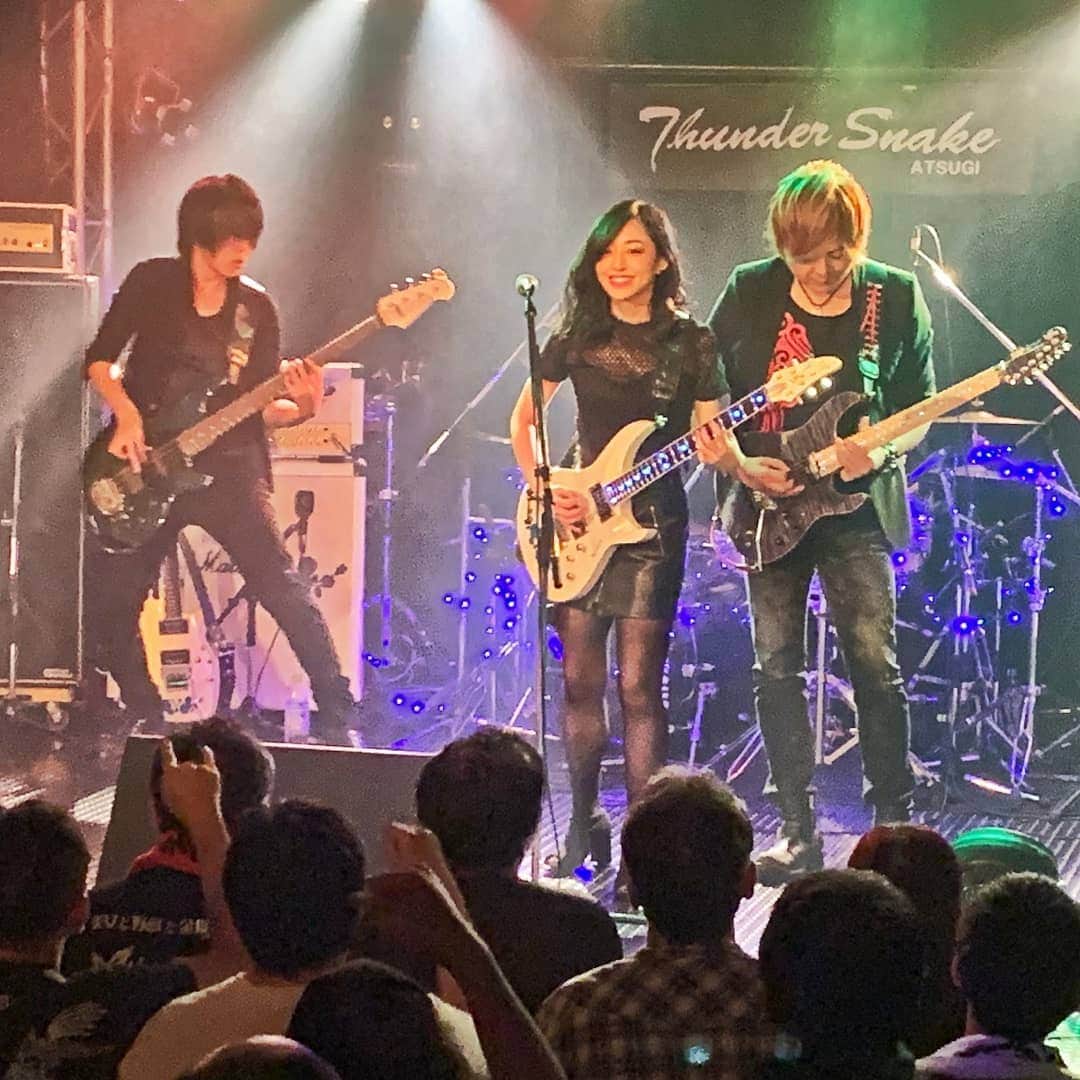のインスタグラム：「厚木!! ありがとうございました！ 本当に楽しかったです！暑いのにみんな来てくれて本当にありがとう。 Mardelas、大山まきちゃん、爆弾幸気圧 、シェーンベルク！ありがとうございました✨ D_DriveとTSPは残り2本！ みんな最後までよろしくお願いします🤘🏻 Day 11 of 美女と野獣と金髪 tour Thank you Atsugi!!! I really enjoyed the live show!! #D_Drive #Yuki #guitar #guitarist #marshall #esp #BOSS #rock #metal #music #femaleguitarist  #horizon3  #expro #japan #japanesewoman #ギター #ロック #音楽 #ライブ #ゆき #厚木 #atsugi」