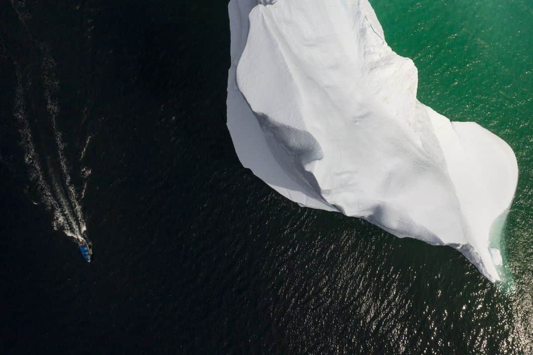 AFP通信さんのインスタグラム写真 - (AFP通信Instagram)「AFP Photo 📷 @johaynz - 'Iceberg Corridor' sparks tourist boom on Canada's east coast - . At dusk, tourists marvel at the sensational collapse of an iceberg at the end of its long journey from Greenland to Canada's east coast, which now has a front row seat to the melting of the Arctic's ice. . While the rest of the world nervously eyes the impact of global warming, the calving of Greenland's glaciers -- the breaking off of ice chunks from its edge -- has breathed new life into the remote coastal villages of Newfoundland and Labrador. . Once a hub of cod fishing, the province now plays host to hordes of amateur photographers and tourists hoping to capture the epic ice melt for posterity. As winter ends, iceberg spotting begins. . "It keeps getting better every year," says Barry Strickland, a 58-year-old former fisherman who now takes tourists in his small boat around King's Point in the north of the province. . "We've got 135, 140 tour buses with older people coming into the town every season so it's great for the economy." . For the past four years, Strickland has taken visitors to bear witness to the death throes of these ice giants, which can measure dozens of meters in height and weigh hundreds of thousands of tons. . Winds and ocean currents bring the icebergs from northwest Greenland, thousands of kilometers (miles) away, to Canada's shores. . In a matter of weeks, ice frozen for thousands of years can quickly melt into the ocean. . #Canada #environment #climate #climatechange #iceberg #icebergs #BonavistaBay」8月5日 15時14分 - afpphoto