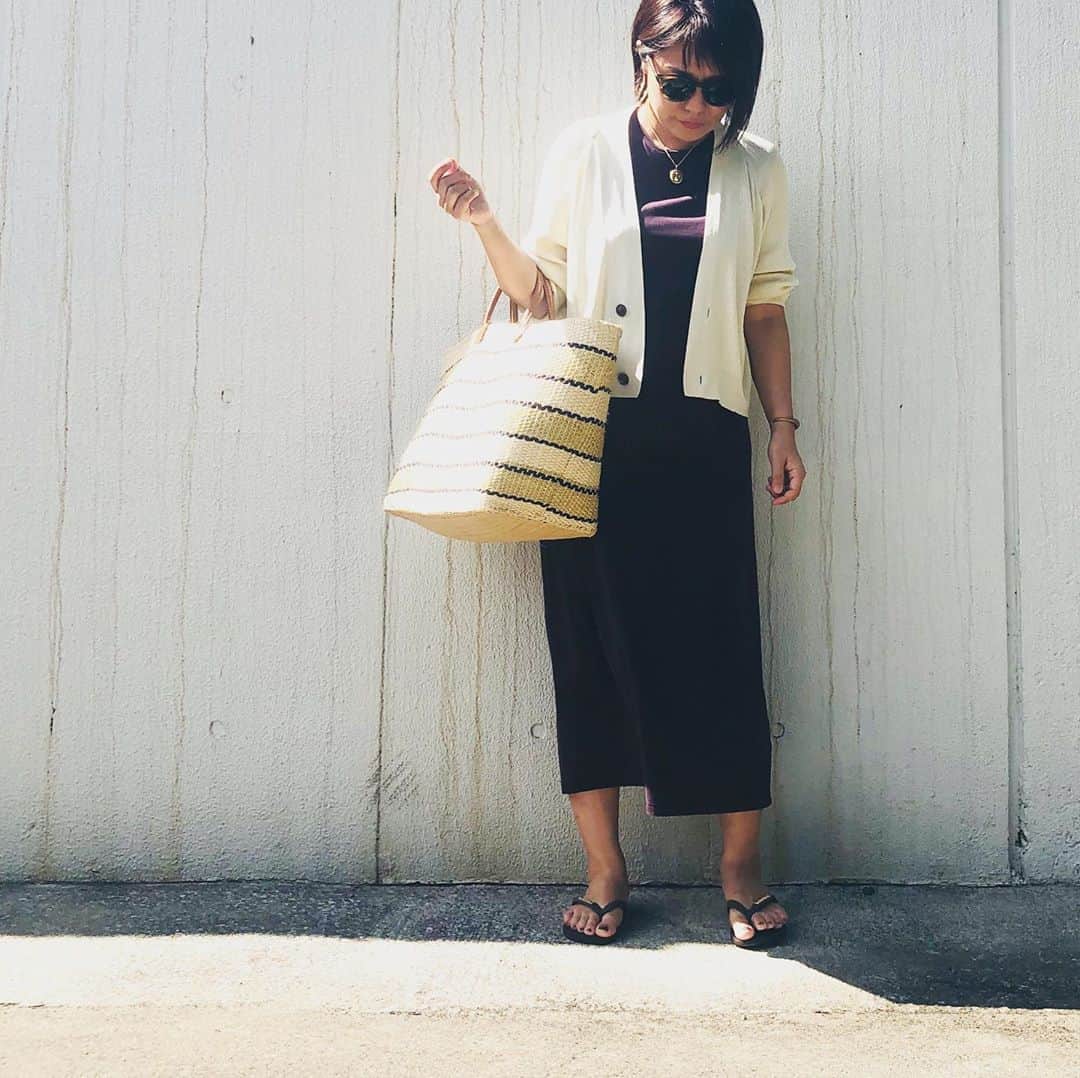 望月律子さんのインスタグラム写真 - (望月律子Instagram)「カットソーワンピ×ビーサン☺︎❤︎ 楽ちんな組み合わせ。 チョコブラウンのカットソーワンピ。 涼しくていいですね❤︎ こんな足元ですが仕事です☺︎ #暑いから #ノンストレススタイル #リゾートスタイルに近い #ゆるくてすみません」8月5日 15時21分 - ritsukomochizuki