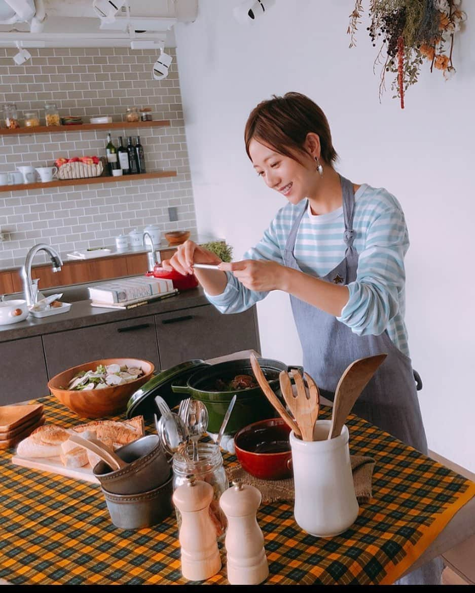 伊藤千晃さんのインスタグラム写真 - (伊藤千晃Instagram)「CookpadTVが運営する「kitchenSTAR」﻿ ﻿ 料理を「魅せる」資格のアンバサダーに﻿ この度、就任させて頂くことになりました😊﻿ ﻿ 私もkitchenSTARの講義を受けて﻿ 資格を取得しました🍽﻿ ﻿ 料理をSNSで発信する世界がこんなに奥深くて楽しいものなんだと実感し、﻿ 今回の資格を通して料理だけでなく"魅せる"という仕事においても共通するような点で多くを学ばせていただきました。﻿ ﻿ 本日（8月5日）から﻿ 第4期生の募集がスタートします﻿ ぜひみなさんもチェックしてみてください😃✨﻿ ﻿ #kitchenSTAR ﻿ #キッチンスター ﻿ #CookpadTV ﻿ #クックパッド﻿ #PR﻿ @kitchenstar.school﻿ @cookpad_tv」8月5日 15時28分 - kikichiaki