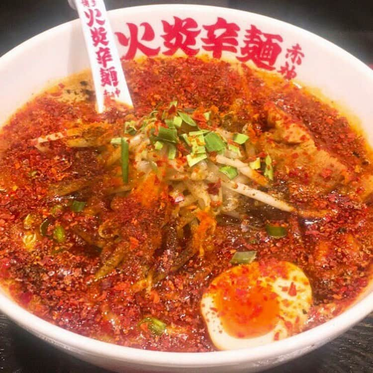 ???ナッセ北九州??☕️のインスタグラム：「今月のナッセ8月号は激辛特集をやっています﻿ 🌶🔥🌶🔥🌶🔥🌶🔥🌶🔥🌶🔥🌶🔥🌶﻿ でも辛すぎて食べられなーいってことはありません😆辛くて美味しい‼️﻿ 今日からナッセナビで激辛グランプリを開催しています！1日1回投票できて、投票するとそのお店のクーポンが届きます✨﻿ ﻿ 今日の写真﻿ 🌶#赤神 小倉店 ▶︎バリ辛赤神﻿ 🌶#月の翔 ▶︎激辛ペペロンチーノ﻿ 🌶#ざん新 ▶︎激辛ラーメン﻿ ﻿ #ナッセ #小倉グルメ #北九州グルメ﻿ #NASSE #フリーペーパー #北九州居酒屋 ﻿ #激辛 #黒崎 #戸畑 #激辛料理」