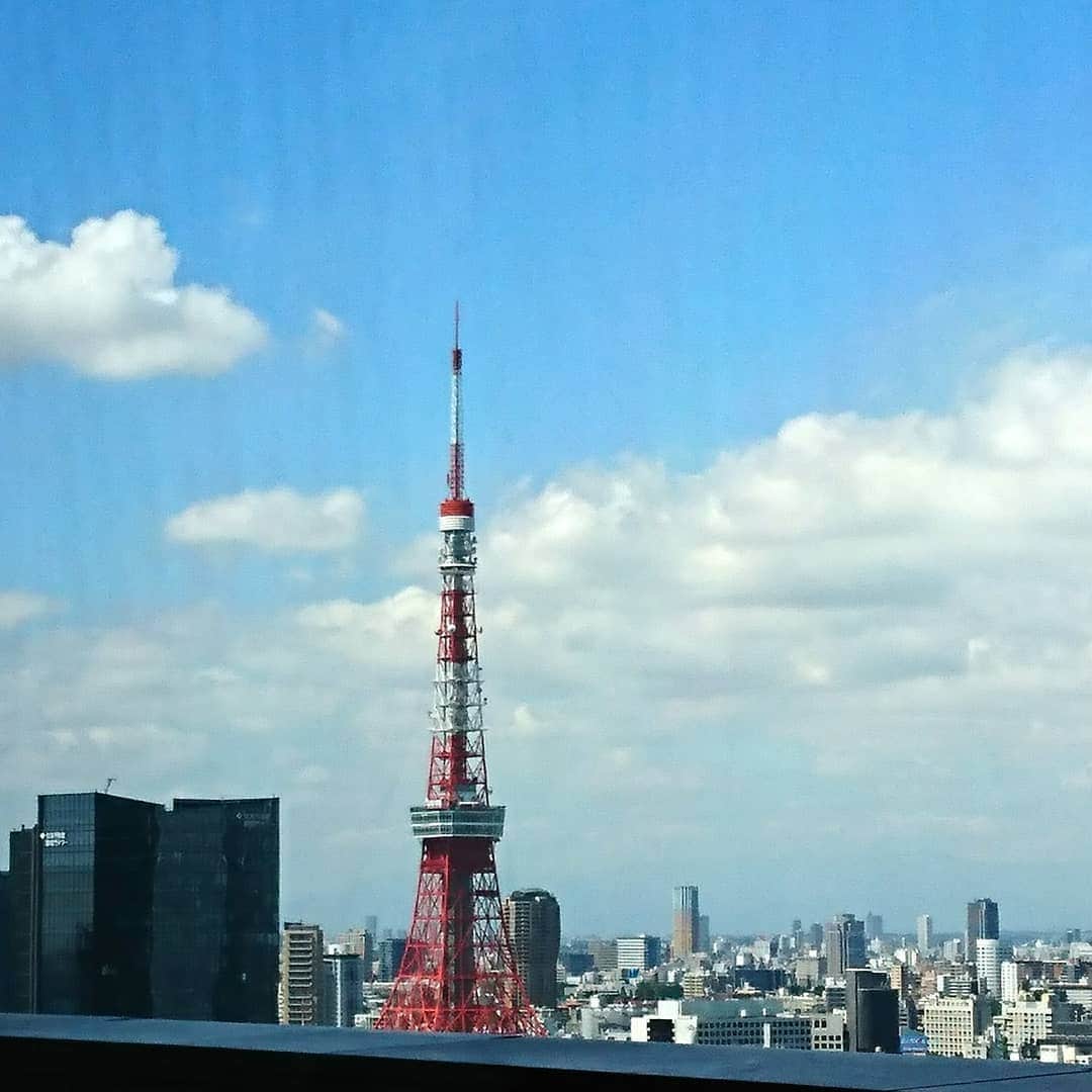 くぼてんきさんのインスタグラム写真 - (くぼてんきInstagram)「夏っぽい空  #夏だもの #1年で1番暑い時期 #東京タワーも暑そう #熱中症に気をつけて」8月5日 15時37分 - kubotenki