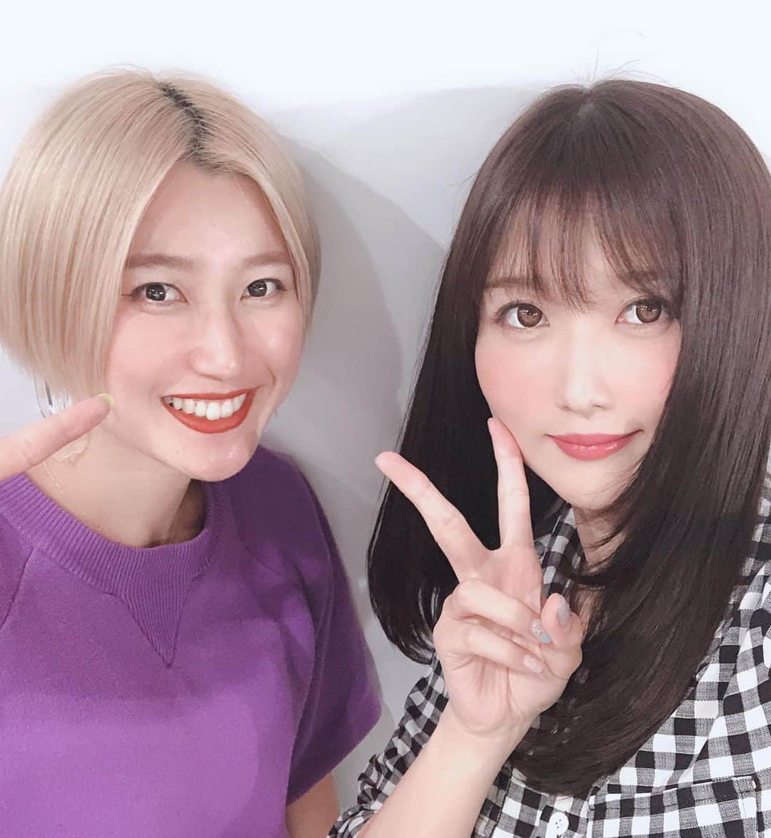 大槻ひびきさんのインスタグラム写真 - (大槻ひびきInstagram)「髪がツヤツヤになると嬉しいよね😊 月に1、2回ヒロにトリートメントしてもらってる🌸 夏だし少しだけ髪色明るくしたよ🌟 枝毛ゼロさらさらテンション上がる💓 ヒロいつもありがとう😊 #hair #haircut  #haircare  #haircolor  #hairstyle #hairstylist  #hairtreatment  #friend  #ヘアカラー  #ヘアカット #原宿 #ヘアトリートメント」8月5日 15時39分 - yanhibi0221