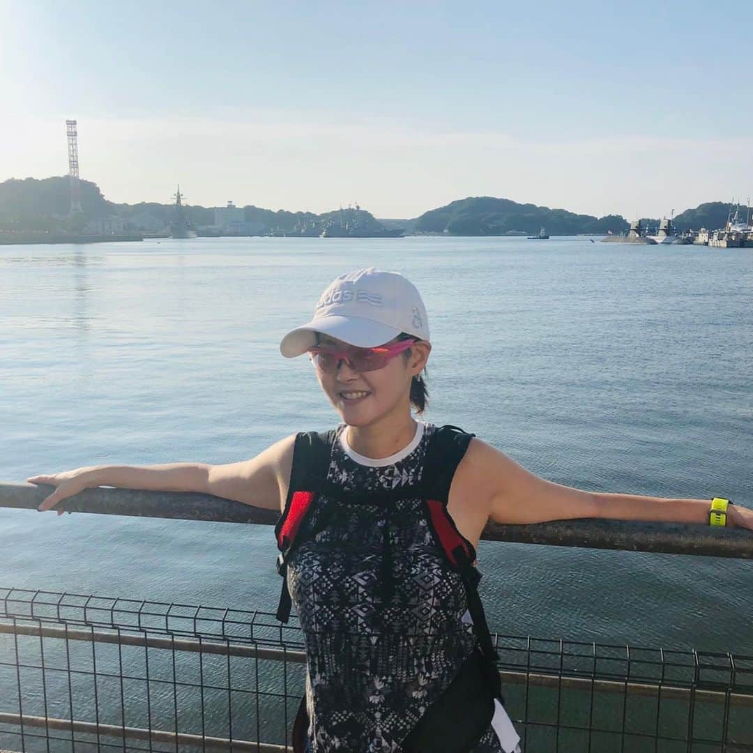 竹本アイラさんのインスタグラム写真 - (竹本アイラInstagram)「たかがハンバーガー🍔 されどハンバーガー🍔 横須賀、どぶ板通りのハンバーガーは、バンズもパテも、めっちゃ美味しい！ 軍艦を眺めながら、ランニング終了。 #横須賀 #ハンバーガー #横須賀カフェ  #yokosuka #humberger #marina #run #runner #ランニング好きな人と繋がりたい #ランニング女子 #ランニング」8月5日 15時41分 - aira.ar50