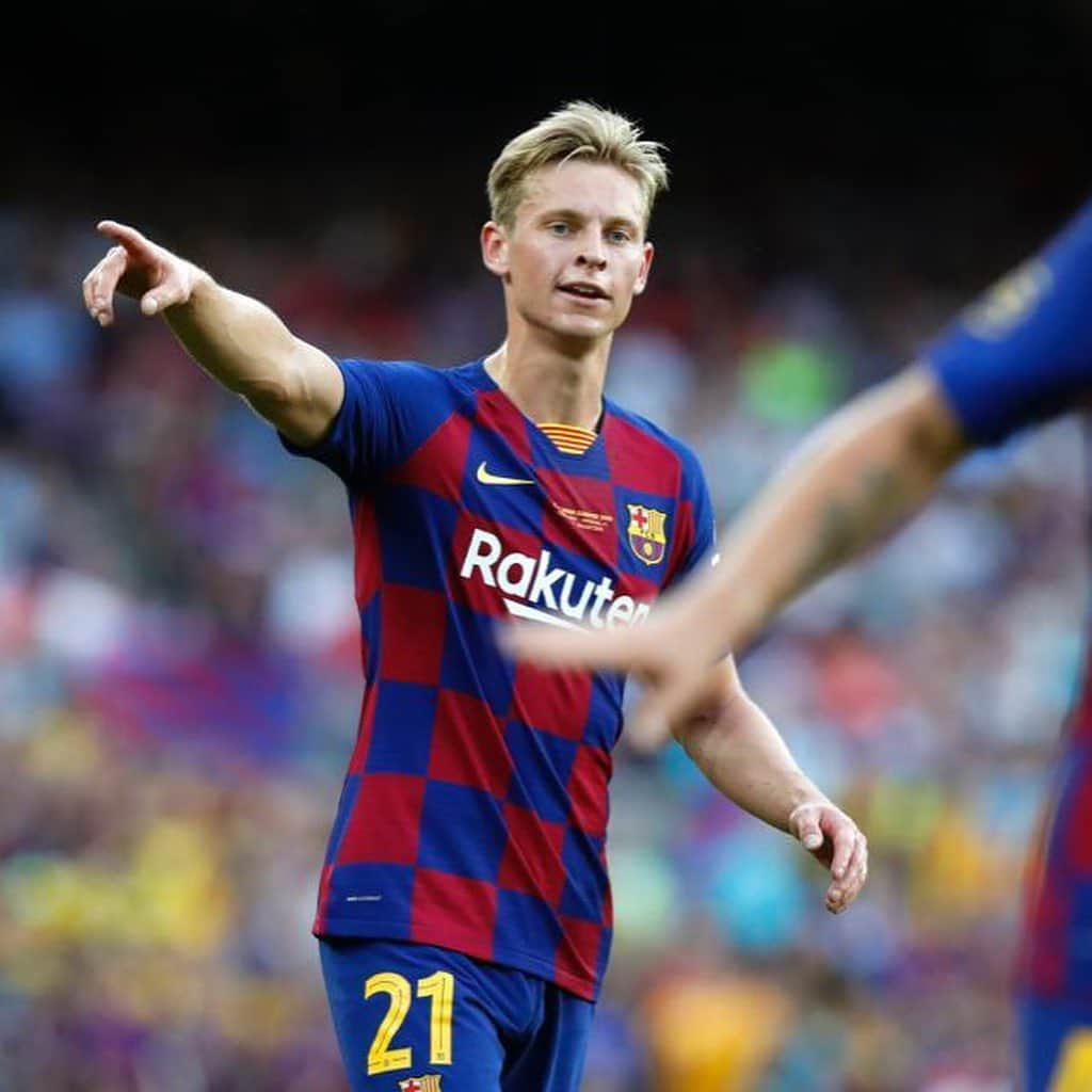 フレンキー・デ・ヨングさんのインスタグラム写真 - (フレンキー・デ・ヨングInstagram)「I want to thank the fans for the warm welcome. It was amazing to play my first minutes in the Camp Nou. Let’s fight together for more trophies this season. 💙❤️ #viscabarca」8月5日 15時46分 - frenkiedejong