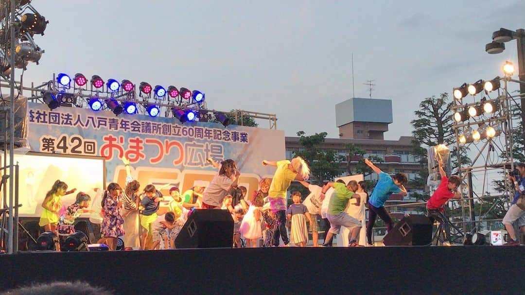 実験道場のインスタグラム：「八戸三社大祭お祭り広場 ありがとうございました！  @jikkendojo  @hebisawa  @junko_dancer  @hebikekke  @handmaster_ryuta  #八戸三社大祭 #八戸三社大祭2019 #八戸 #おんでやんせ八戸  #実験道場 #人生は実験だ #エンタメで世界平和  #jikkendojo #youtuber #次世代ドリフターズ #毎日20時投稿 #舞台 #stage #パフォーマンス #japan #コメディ #comedy #actor #challenge #peace #japan #dance #ダンス #lifeisexperiment」