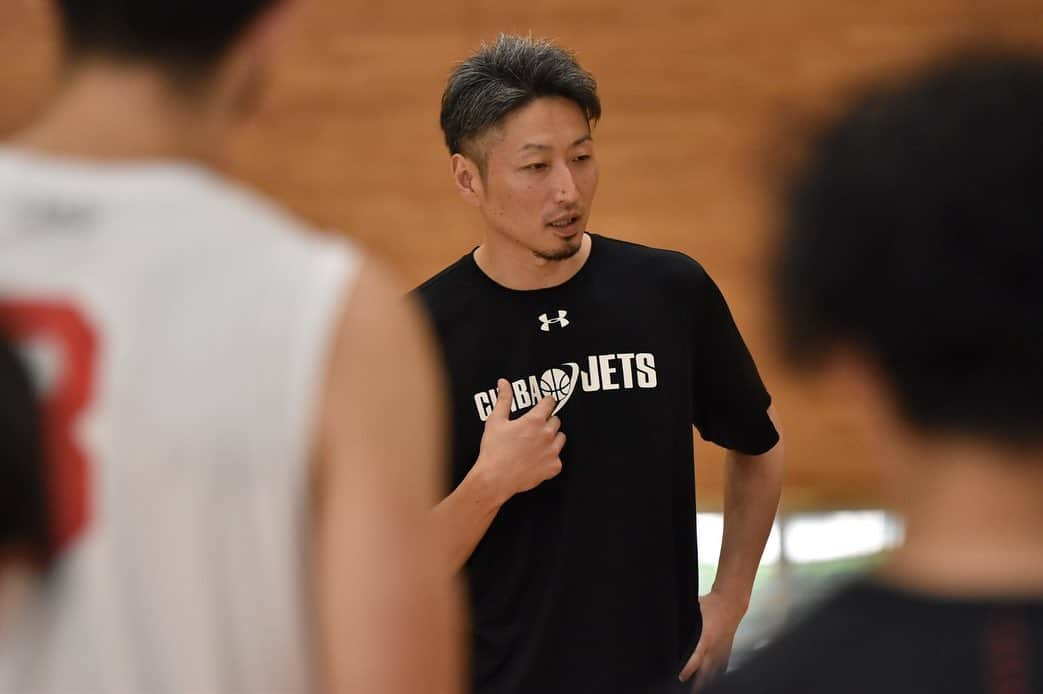 千葉ジェッツさんのインスタグラム写真 - (千葉ジェッツInstagram)「夏の匂いがします🏀 #chibajets  #Bリーグ #basketball #バスケ #夏練 #猛練習 #追い込み #みんな汗だく #清々しい疲労感 #いざ開幕へ #滑走路 #離陸体制 #髭ゴリラ🦍」8月5日 16時15分 - chibajets_official