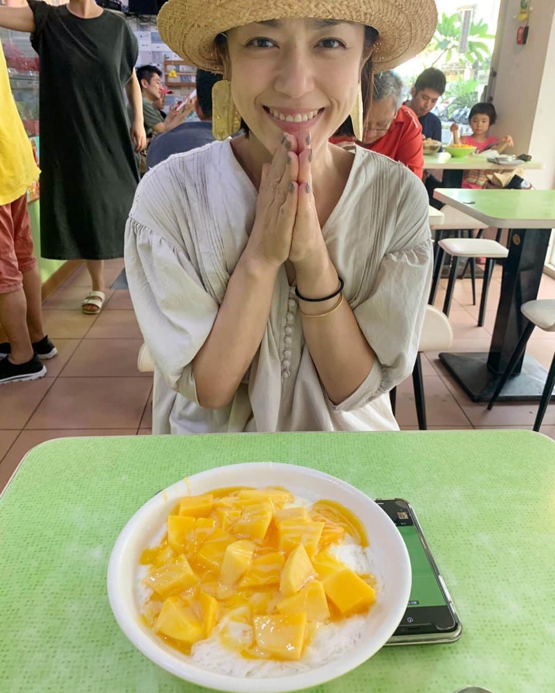 加藤紀子のインスタグラム：「好きが過ぎて連日マンゴー。 台湾旅での目的、一日1マンゴー🥭 果たしました🥰  芒果刨冰，會再次回來吃！  #台湾旅 #台北 #夫婦旅 #マンゴーの季節を狙った旅」