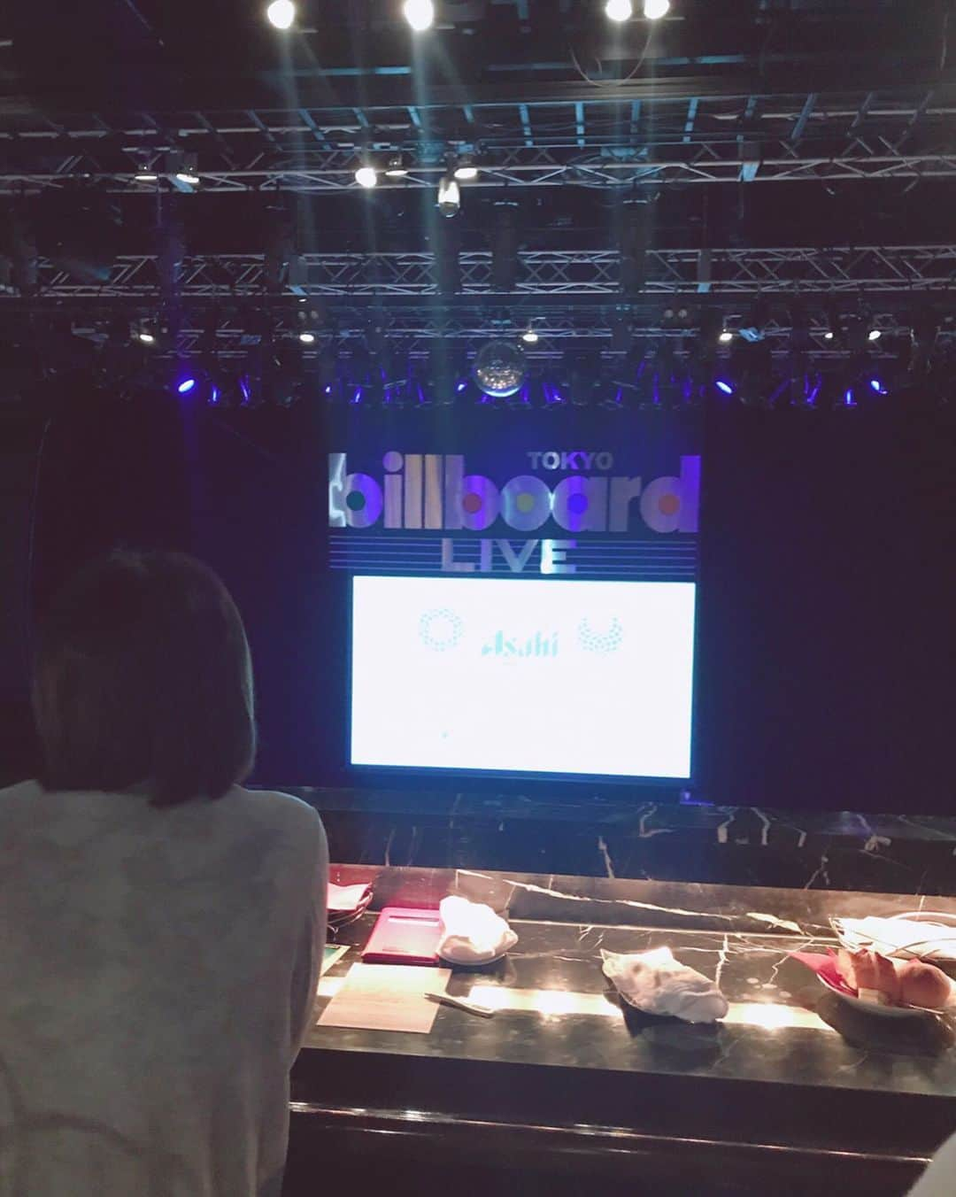 田﨑あさひさんのインスタグラム写真 - (田﨑あさひInstagram)「・ ・ 昨夜SHUUBIさんの「SHUUBI20th Anniversary Premium Live」を観にビルボードライブ東京へ行かせて頂きました😌 美しい歌声と、ピアノパフォーマンス、 ちょっとしたハプニングも笑いに変えて、 素敵なキラキラとした時間を観させていただきました✨ ASKAさんとのデュエット曲では、 まさか「you & me」を聴くことが出来るとは……！！！😭😭 本当に、何というか…ありきたりな表現ですが、とても感動しました。 大好きな曲だったので私もつい口ずさんでいました🙌 素敵な時間をありがとうございました！🥰 ・ ・ ・ #SHUUBI #ASKA #ASKAバンド #ビルボード東京 #ビルボードライブ東京 #billboardlivetokyo #live #20周年 #20周年おめでとうございます」8月5日 16時27分 - asahitasaki